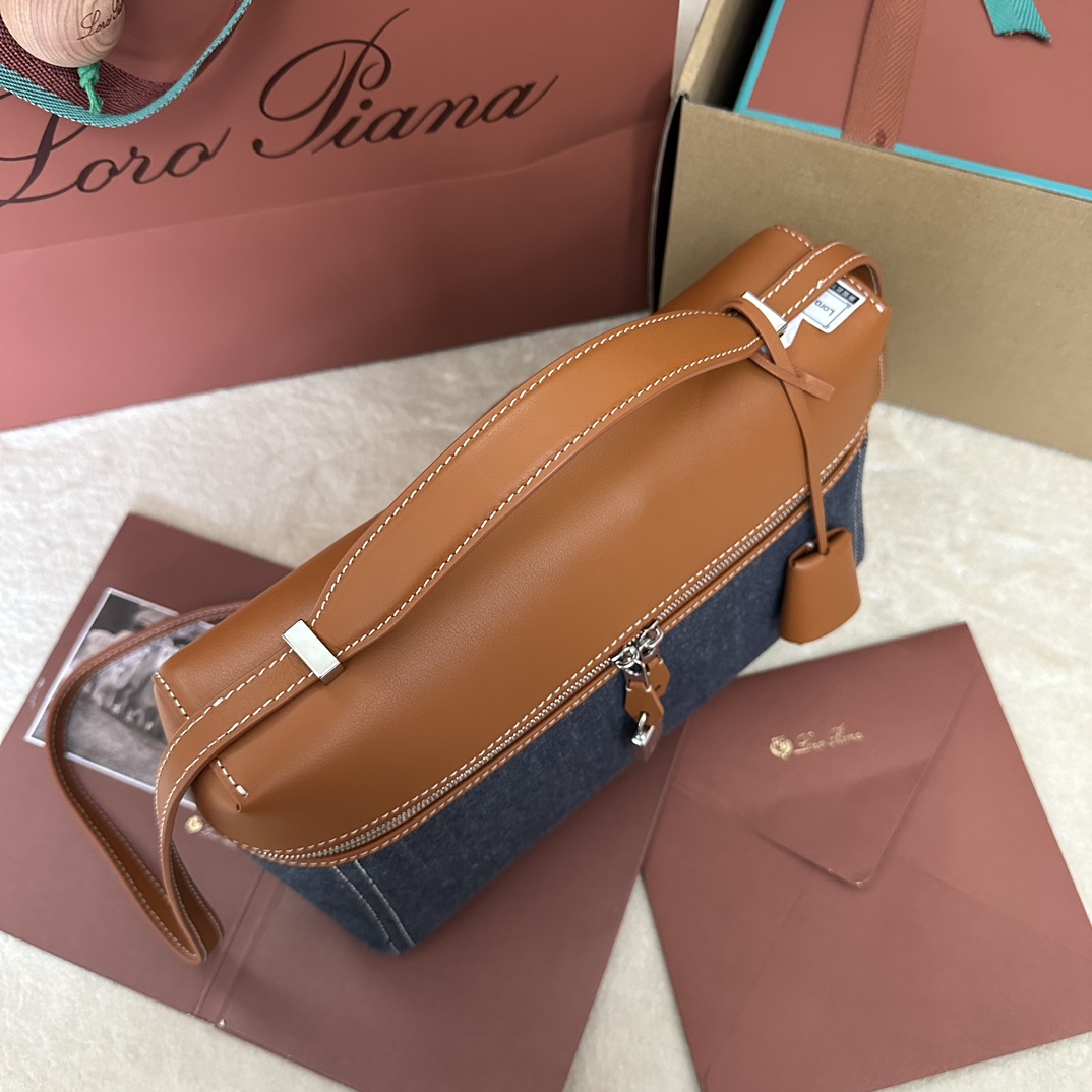 
Loro piana 秋冬新款
Extra bag 升级版本 L27 蓝色牛仔布
对版原厂进口牛皮 特