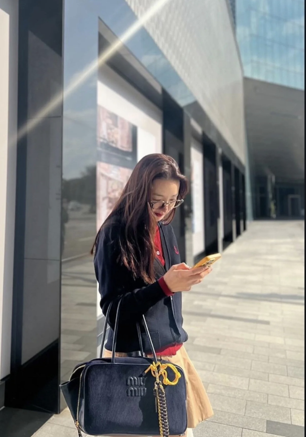 Miu Miu She's so good at matching, gentle Bai Yueguang