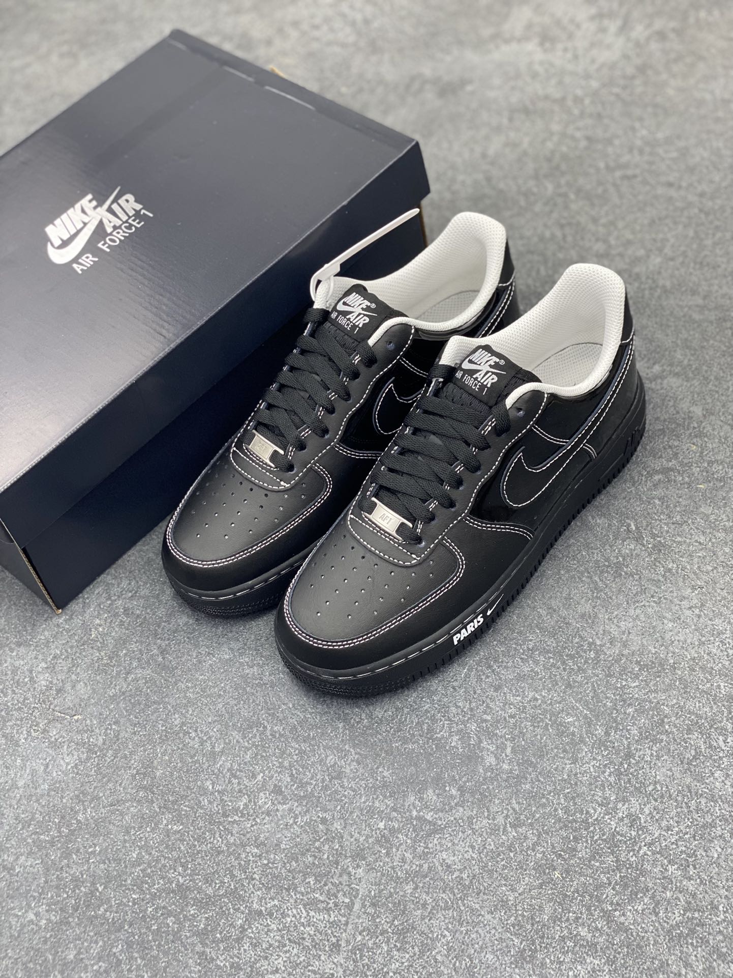 图片[8]-NK Air Force 1 空军一号 PARIS联名黑巴黎 原楦头原纸板 打造纯正空军版型#专注外贸渠道 全掌内置蜂窝气垫 #原盒配件 原厂中底钢印、拉帮完美 货号：HF4084-001 尺码：36 36.5 37.5 38 38.5 39 40 40.5 41 42 42.5 43 44 44.5 45-选品中心
