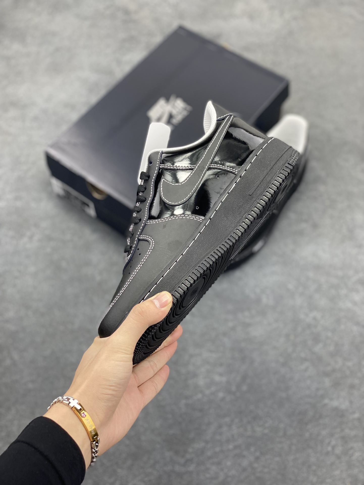 图片[3]-NK Air Force 1 空军一号 PARIS联名黑巴黎 原楦头原纸板 打造纯正空军版型#专注外贸渠道 全掌内置蜂窝气垫 #原盒配件 原厂中底钢印、拉帮完美 货号：HF4084-001 尺码：36 36.5 37.5 38 38.5 39 40 40.5 41 42 42.5 43 44 44.5 45-选品中心