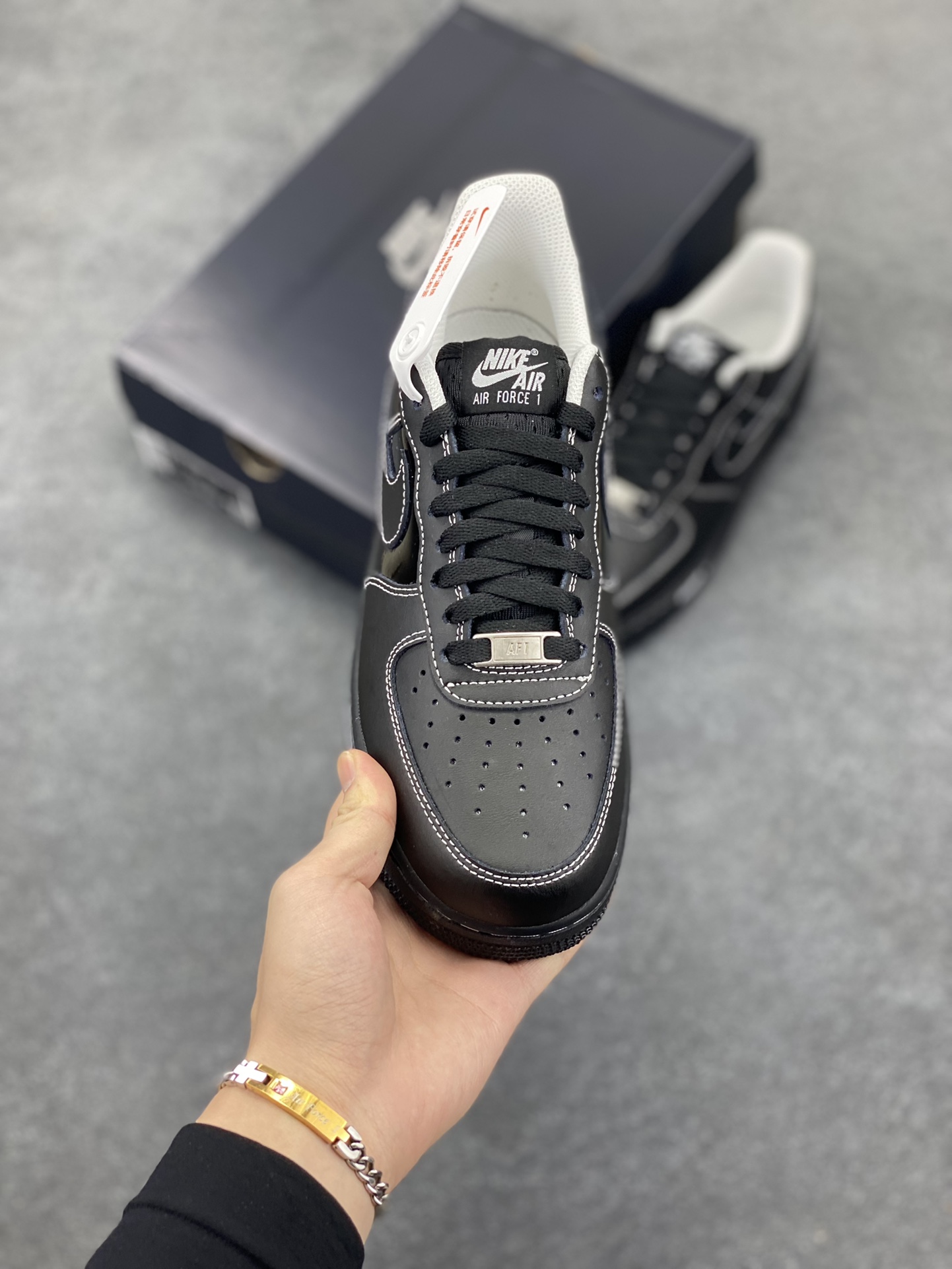 图片[2]-NK Air Force 1 空军一号 PARIS联名黑巴黎 原楦头原纸板 打造纯正空军版型#专注外贸渠道 全掌内置蜂窝气垫 #原盒配件 原厂中底钢印、拉帮完美 货号：HF4084-001 尺码：36 36.5 37.5 38 38.5 39 40 40.5 41 42 42.5 43 44 44.5 45-选品中心