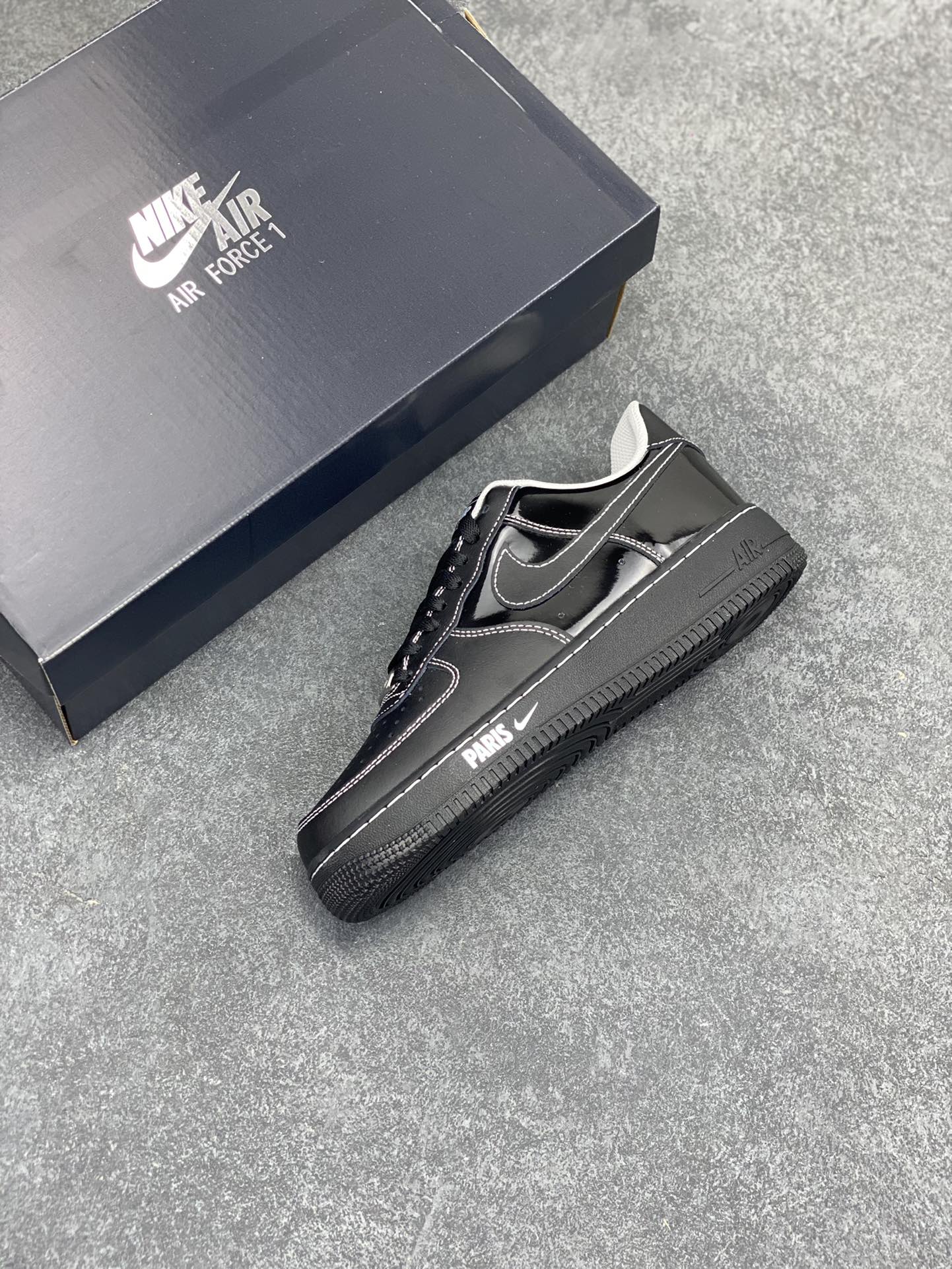 图片[7]-NK Air Force 1 空军一号 PARIS联名黑巴黎 原楦头原纸板 打造纯正空军版型#专注外贸渠道 全掌内置蜂窝气垫 #原盒配件 原厂中底钢印、拉帮完美 货号：HF4084-001 尺码：36 36.5 37.5 38 38.5 39 40 40.5 41 42 42.5 43 44 44.5 45-选品中心