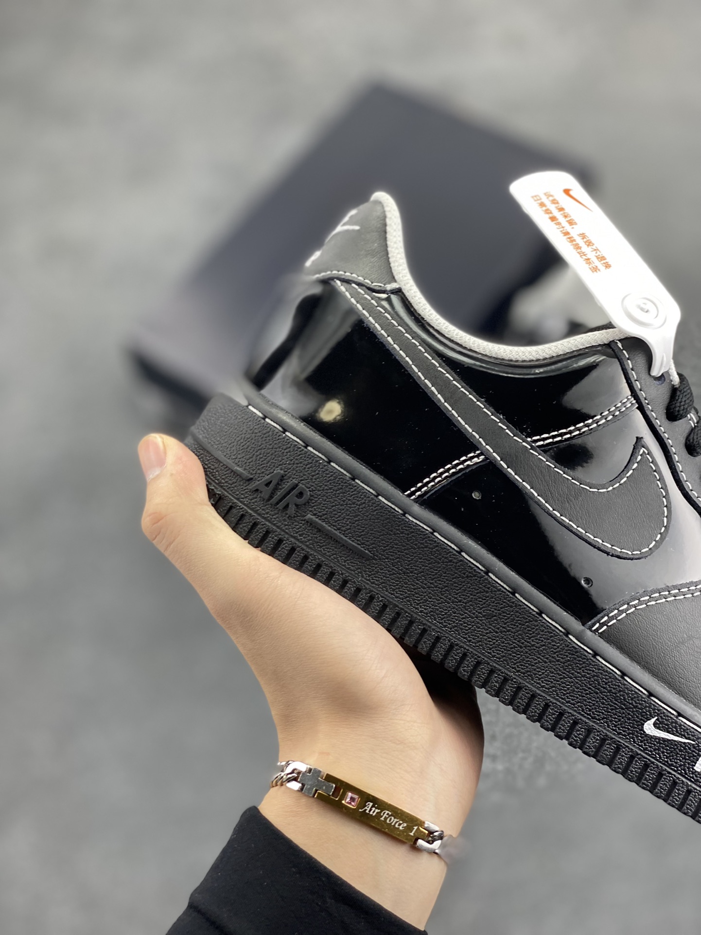 图片[6]-NK Air Force 1 空军一号 PARIS联名黑巴黎 原楦头原纸板 打造纯正空军版型#专注外贸渠道 全掌内置蜂窝气垫 #原盒配件 原厂中底钢印、拉帮完美 货号：HF4084-001 尺码：36 36.5 37.5 38 38.5 39 40 40.5 41 42 42.5 43 44 44.5 45-选品中心