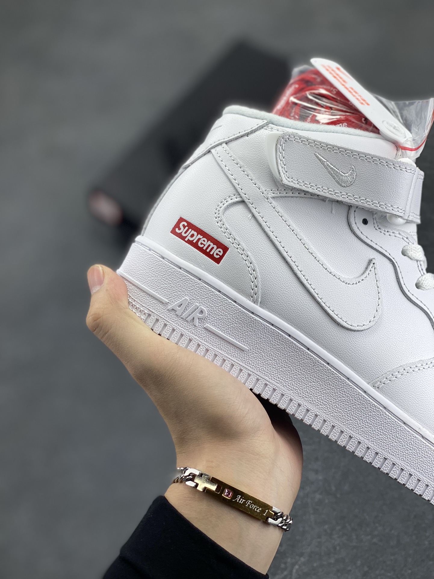 图片[6]-Air Force 1 Nike Low SUPERME联名 原楦头原纸板 打造纯正空军版型 专注外贸渠道 全掌内置蜂窝气垫 #原盒配件 原厂中底钢印、拉帮完美 货号：FZ8784-100 尺码：36 36.5 37.5 38 38.5 39 40 40.5 41 42 42.5 43 44 44.5 45-选品中心