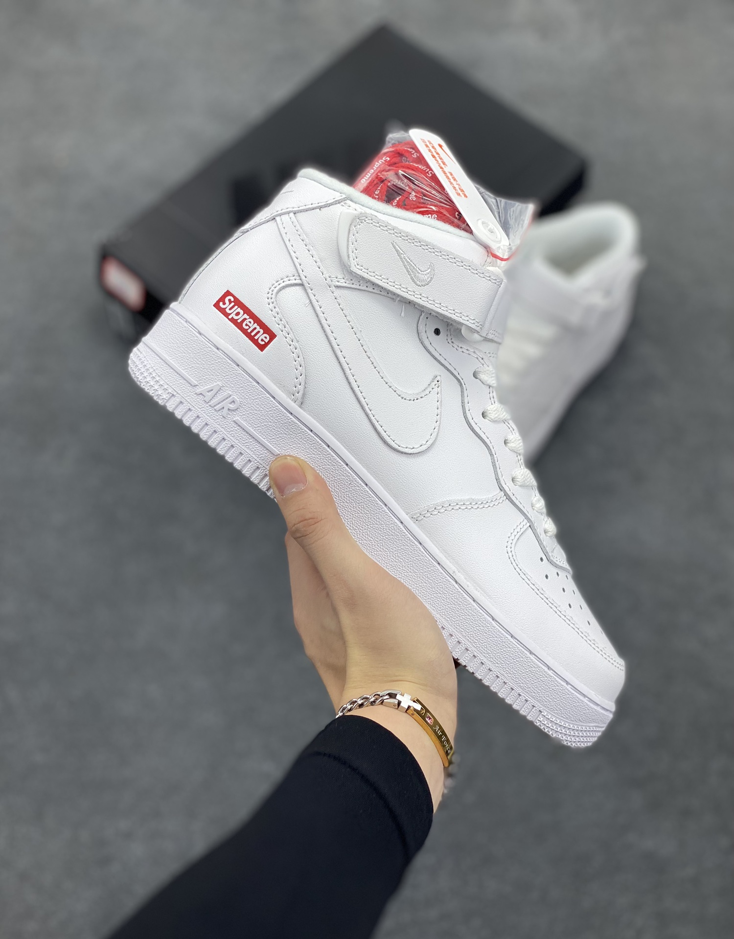 Air Force 1 Nike Low SUPERME联名 原楦头原纸板 打造纯正空军版型 专注外贸渠道 全掌内置蜂窝气垫 #原盒配件 原厂中底钢印、拉帮完美 货号:FZ8784-100 尺码:36 36.5 37.5 38 38.5 39 40 40.5 41 42 42.5 43 44 44.5 45-选品中心