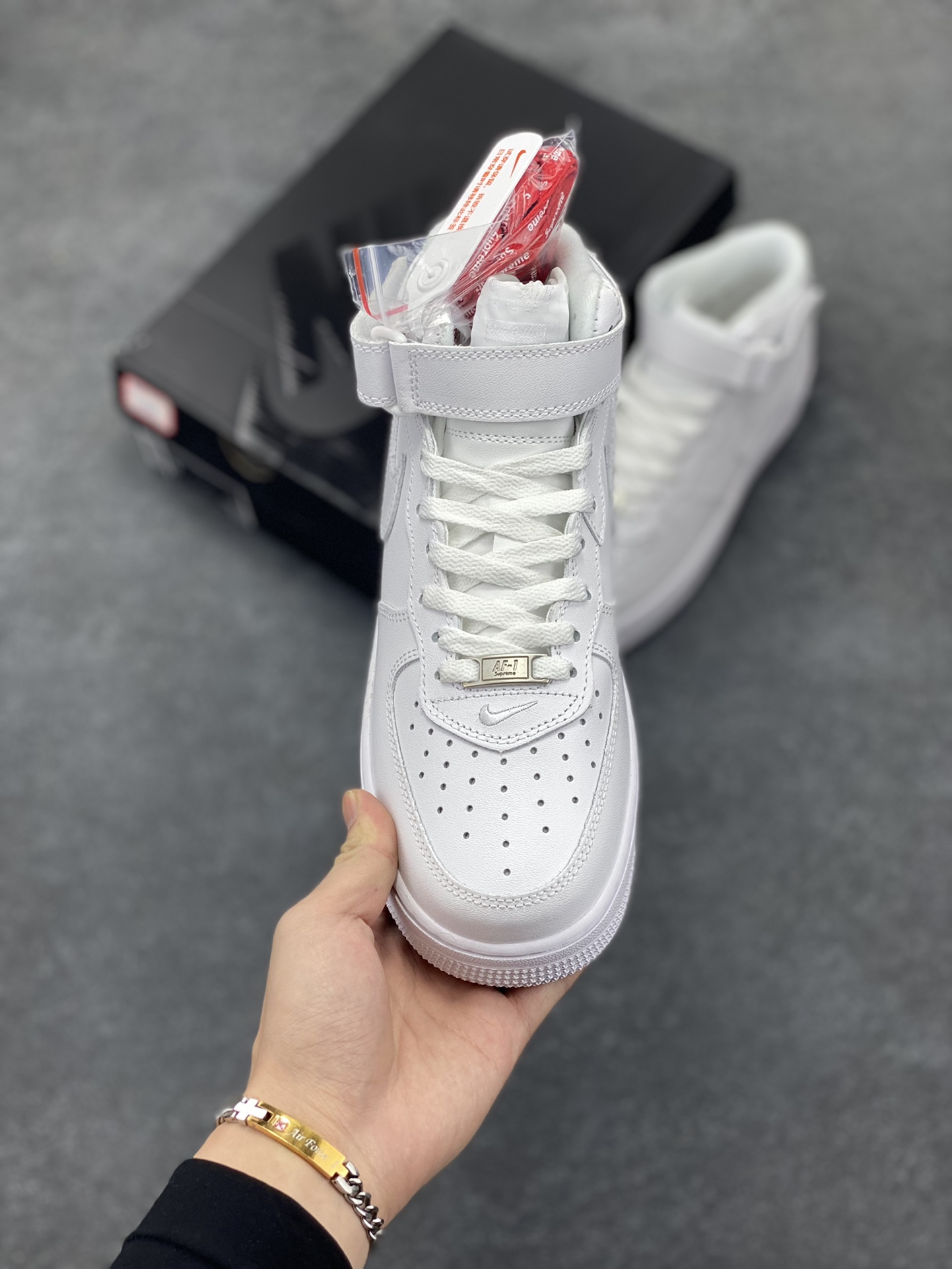 图片[2]-Air Force 1 Nike Low SUPERME联名 原楦头原纸板 打造纯正空军版型 专注外贸渠道 全掌内置蜂窝气垫 #原盒配件 原厂中底钢印、拉帮完美 货号：FZ8784-100 尺码：36 36.5 37.5 38 38.5 39 40 40.5 41 42 42.5 43 44 44.5 45-选品中心