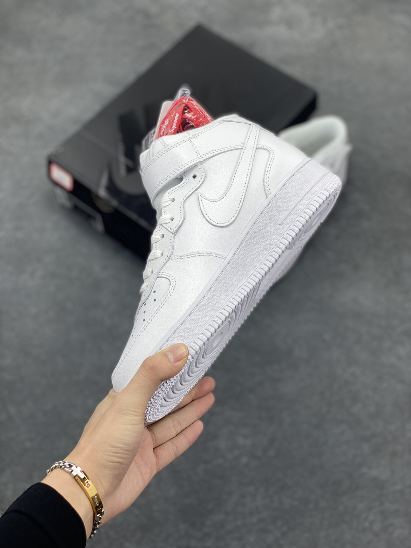 图片[3]-Air Force 1 Nike Low SUPERME联名 原楦头原纸板 打造纯正空军版型 专注外贸渠道 全掌内置蜂窝气垫 #原盒配件 原厂中底钢印、拉帮完美 货号：FZ8784-100 尺码：36 36.5 37.5 38 38.5 39 40 40.5 41 42 42.5 43 44 44.5 45-选品中心