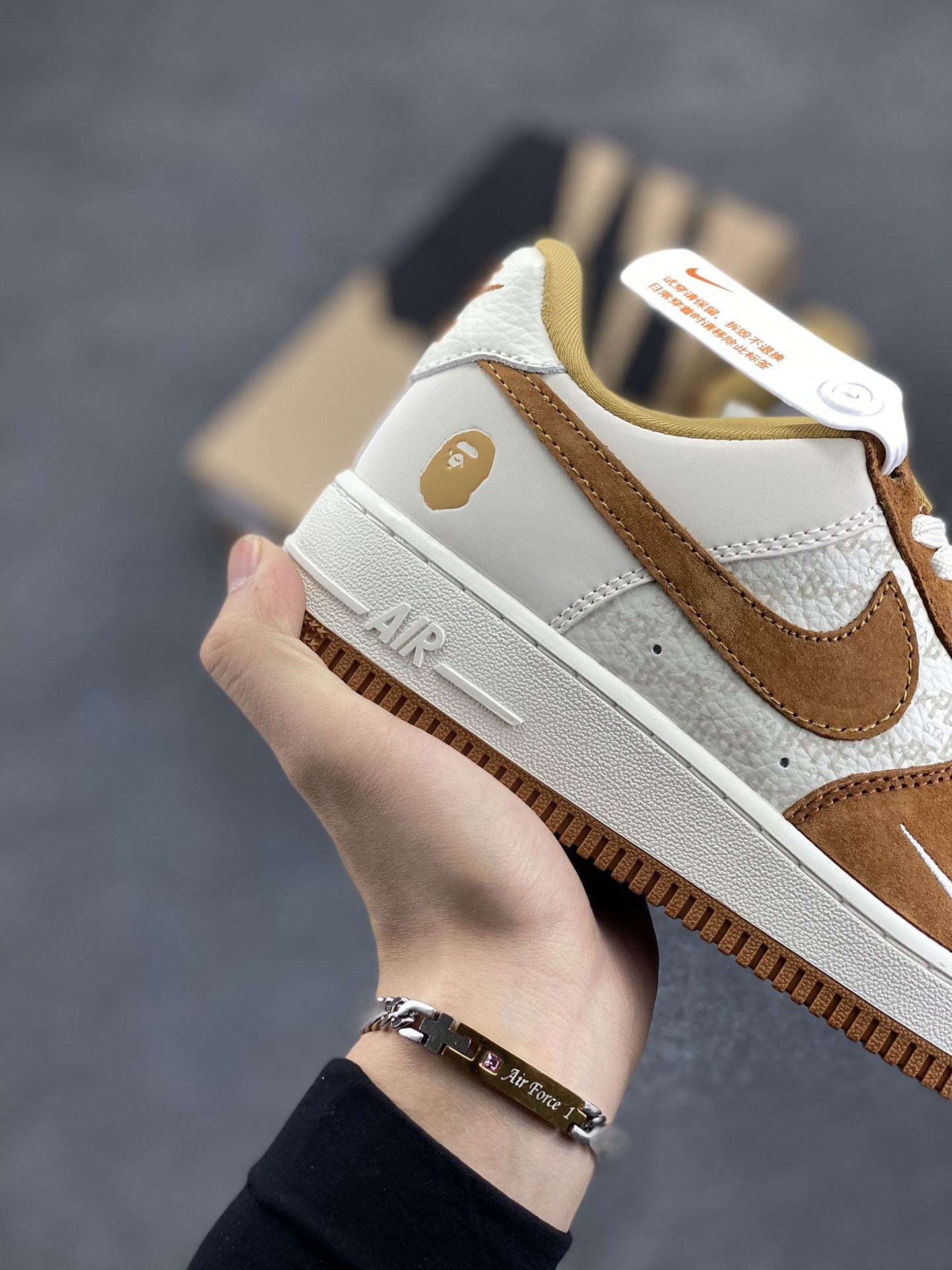 图片[6]-福利特价 NIke Air Force 1 \’07 Low “BAPE联名–米白栗黄猪八”空军一号 中帮 运动鞋 休闲鞋 折边针车 工艺难度大 原楦头原纸板 原装鞋盒 定制五金配件 内置全掌气垫 原厂鞋底 货号：BA8806-847 尺码：36 36.5 37.5 38 38.5 39 40 40.5 41 42 42.5 43 44 44.5 45-选品中心