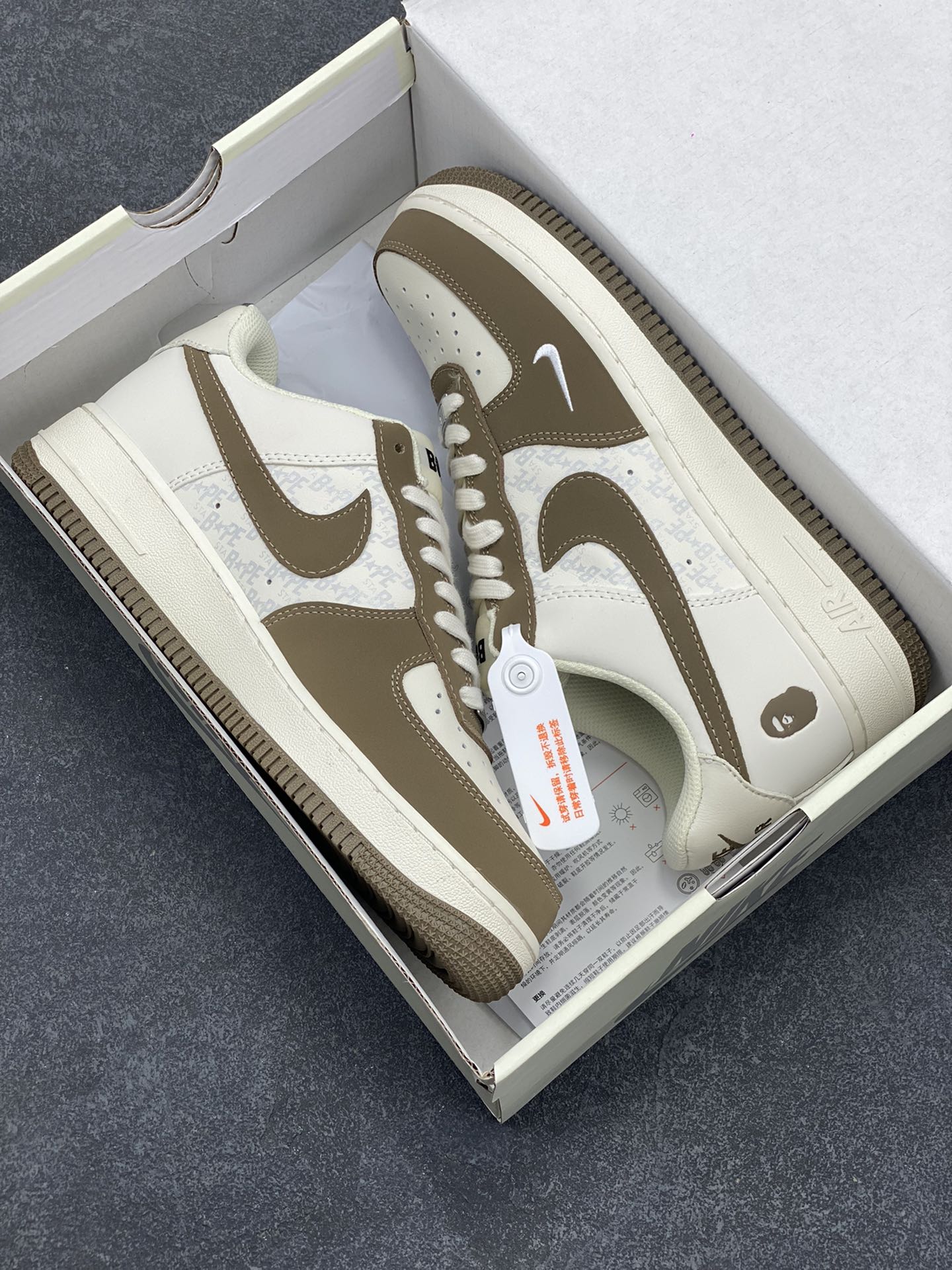 图片[9]-福利特价 NIke Air Force 1 \’07 Low “BAPE联名–淡青猪八”空军一号 中帮 运动鞋 休闲鞋 折边针车 工艺难度大 原楦头原纸板 原装鞋盒 定制五金配件 内置全掌气垫 原厂鞋底 货号：BA8806-225 尺码：36 36.5 37.5 38 38.5 39 40 40.5 41 42 42.5 43 44 44.5 45-选品中心