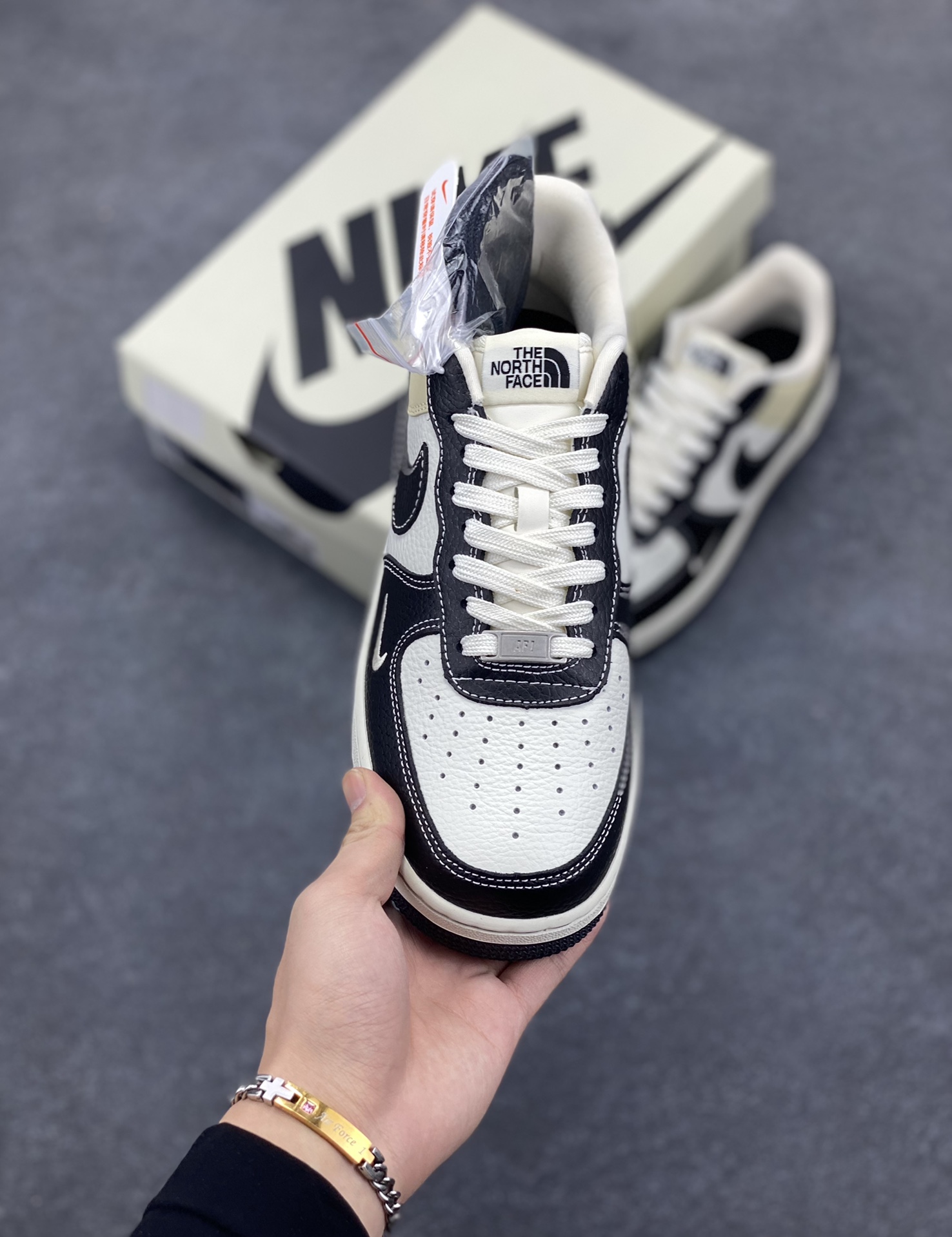 图片[2]-NIke Air Force 1 \’07 Low “北面联名–荔纹黑”空军一号 低帮 运动鞋 休闲鞋 折边针车 工艺难度大 原楦头原纸板 原装鞋盒 定制五金配件 内置全掌气垫 原厂鞋底 货号：CH6336-513 尺码：36 36.5 37.5 38 38.5 39 40 40.5 41 42 42.5 43 44 44.5 45-选品中心