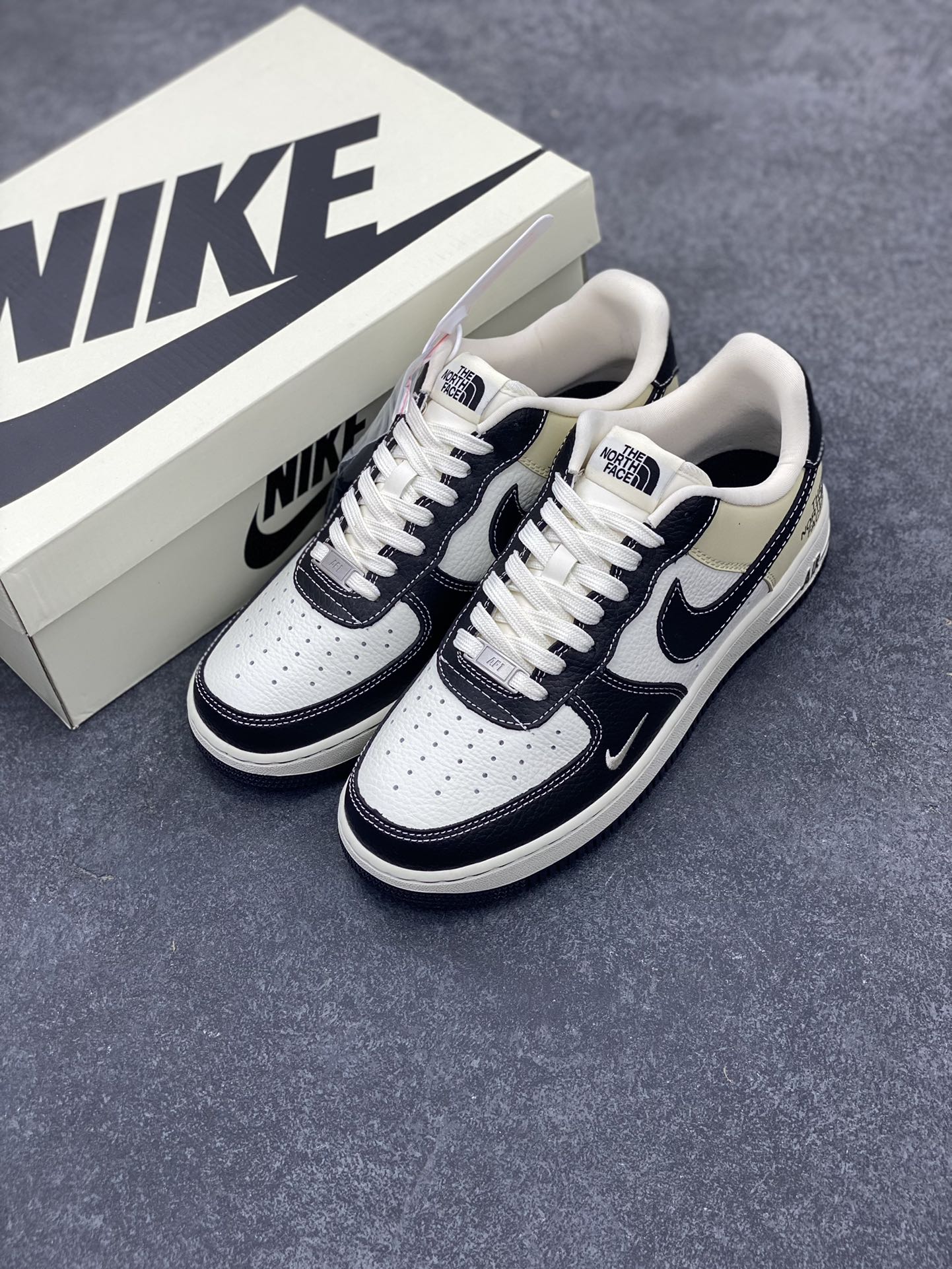 图片[8]-NIke Air Force 1 \’07 Low “北面联名–荔纹黑”空军一号 低帮 运动鞋 休闲鞋 折边针车 工艺难度大 原楦头原纸板 原装鞋盒 定制五金配件 内置全掌气垫 原厂鞋底 货号：CH6336-513 尺码：36 36.5 37.5 38 38.5 39 40 40.5 41 42 42.5 43 44 44.5 45-选品中心