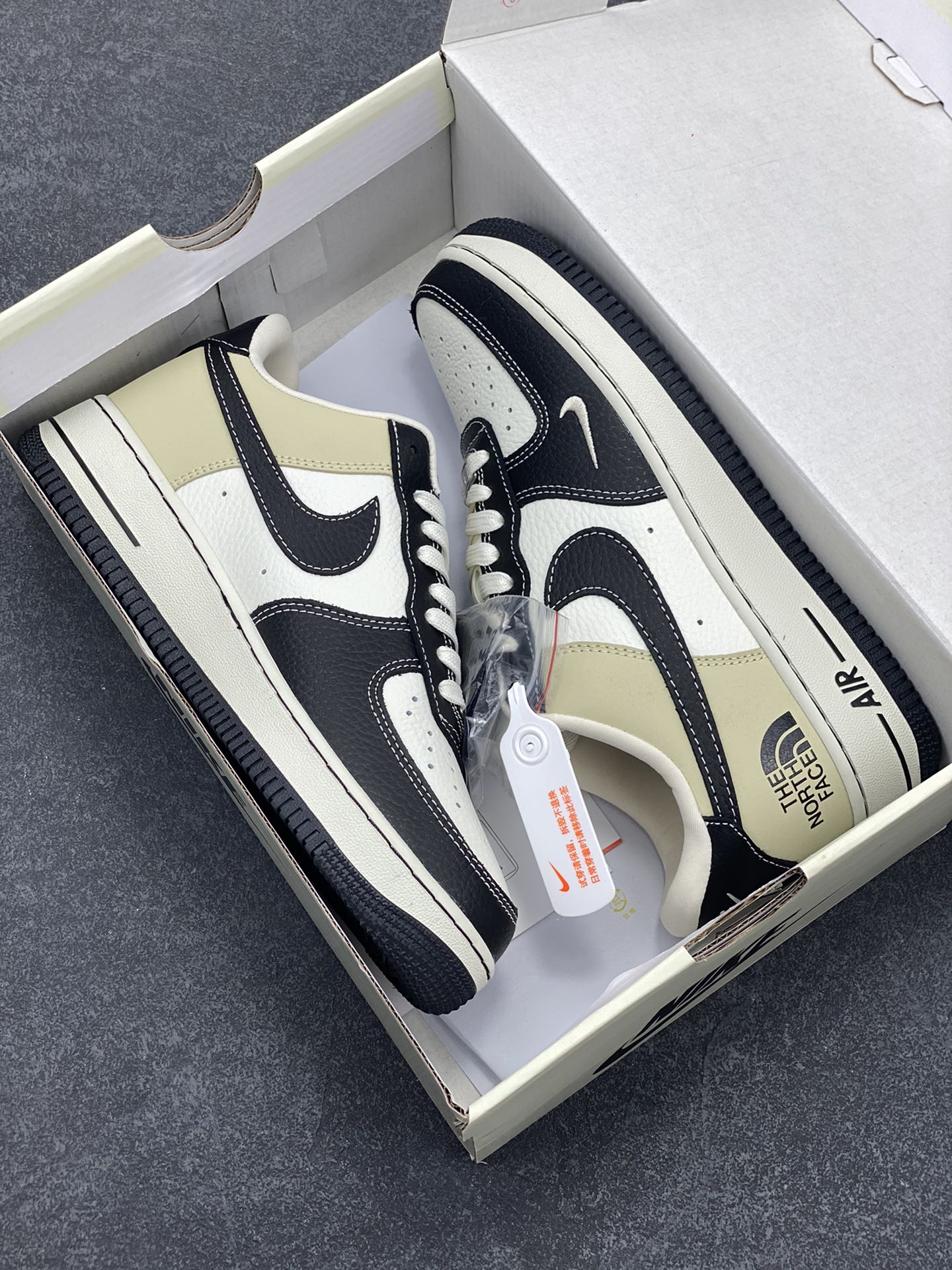 图片[9]-NIke Air Force 1 \’07 Low “北面联名–荔纹黑”空军一号 低帮 运动鞋 休闲鞋 折边针车 工艺难度大 原楦头原纸板 原装鞋盒 定制五金配件 内置全掌气垫 原厂鞋底 货号：CH6336-513 尺码：36 36.5 37.5 38 38.5 39 40 40.5 41 42 42.5 43 44 44.5 45-选品中心