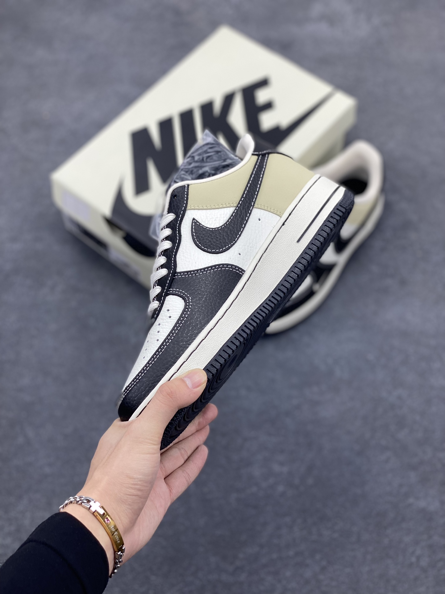 图片[3]-NIke Air Force 1 \’07 Low “北面联名–荔纹黑”空军一号 低帮 运动鞋 休闲鞋 折边针车 工艺难度大 原楦头原纸板 原装鞋盒 定制五金配件 内置全掌气垫 原厂鞋底 货号：CH6336-513 尺码：36 36.5 37.5 38 38.5 39 40 40.5 41 42 42.5 43 44 44.5 45-选品中心