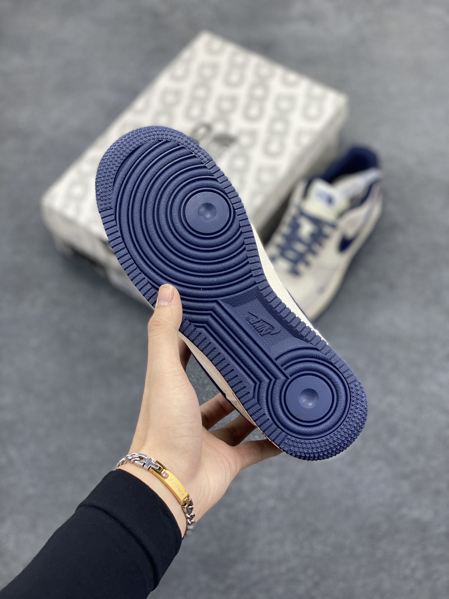 图片[5]-NIke Air Force 1 \’07 Low “Supreme北面联名–猪八深蓝”空军一号 低帮 运动鞋 休闲鞋 折边针车 工艺难度大 原楦头原纸板 原装鞋盒 定制五金配件 内置全掌气垫 原厂鞋底 货号：XZ6188-118 尺码：36 36.5 37.5 38 38.5 39 40 40.5 41 42 42.5 43 44 44.5 45-选品中心