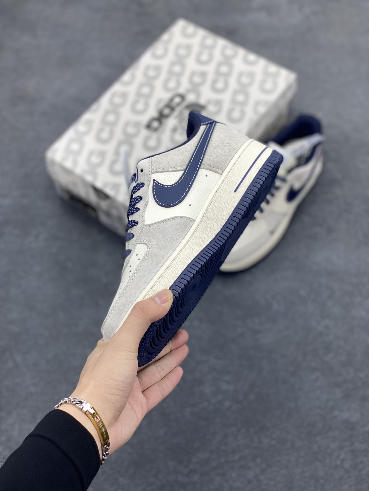 图片[3]-NIke Air Force 1 \’07 Low “Supreme北面联名–猪八深蓝”空军一号 低帮 运动鞋 休闲鞋 折边针车 工艺难度大 原楦头原纸板 原装鞋盒 定制五金配件 内置全掌气垫 原厂鞋底 货号：XZ6188-118 尺码：36 36.5 37.5 38 38.5 39 40 40.5 41 42 42.5 43 44 44.5 45-选品中心