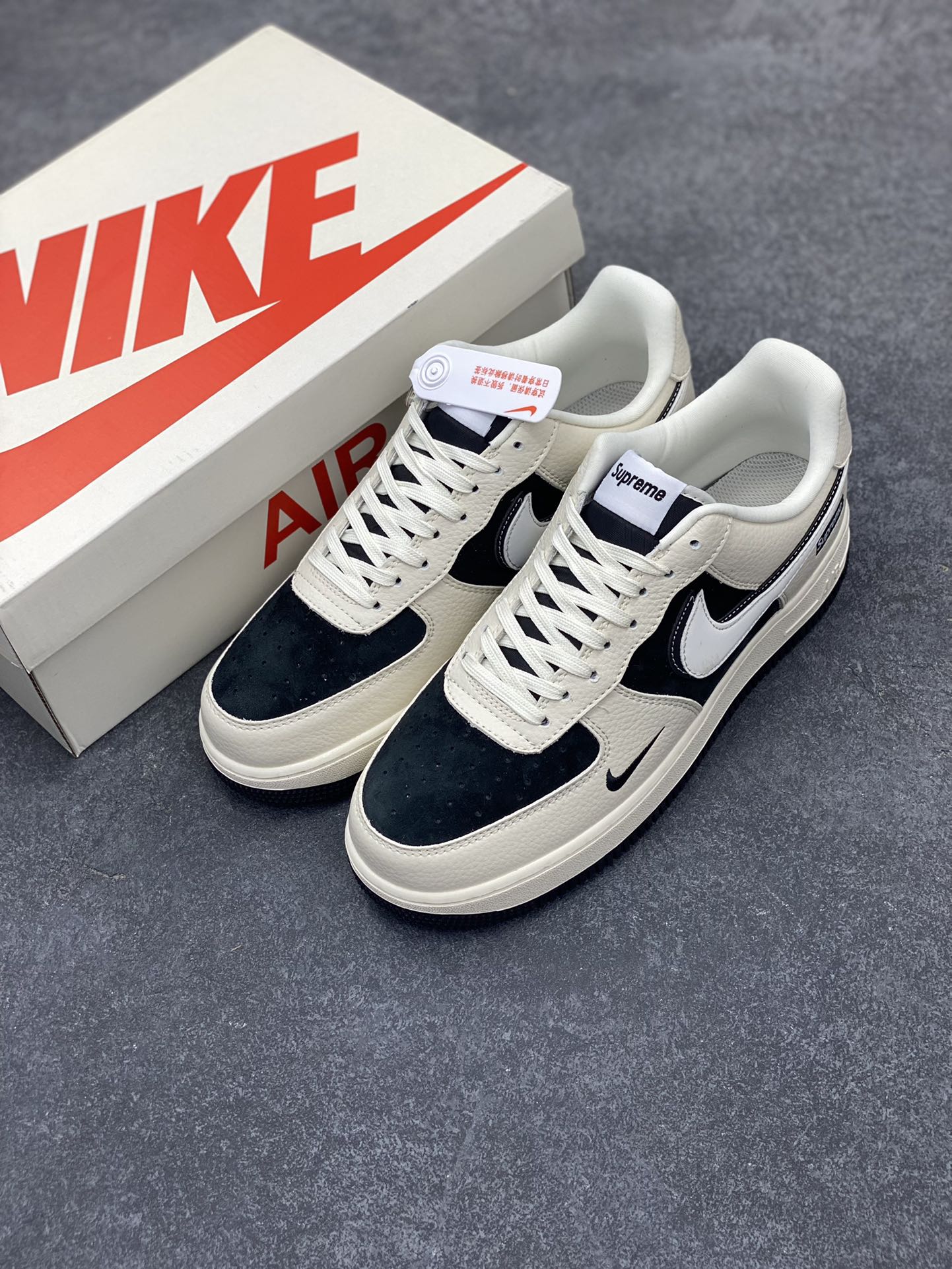 图片[8]-NIke Air Force 1 \’07 Low “Supreme联名–米黑双勾”空军一号 低帮 运动鞋 休闲鞋 折边针车 工艺难度大 原楦头原纸板 原装鞋盒 定制五金配件 内置全掌气垫 原厂鞋底 货号：DF0188-019 尺码：36 36.5 37.5 38 38.5 39 40 40.5 41 42 42.5 43 44 44.5 45-选品中心