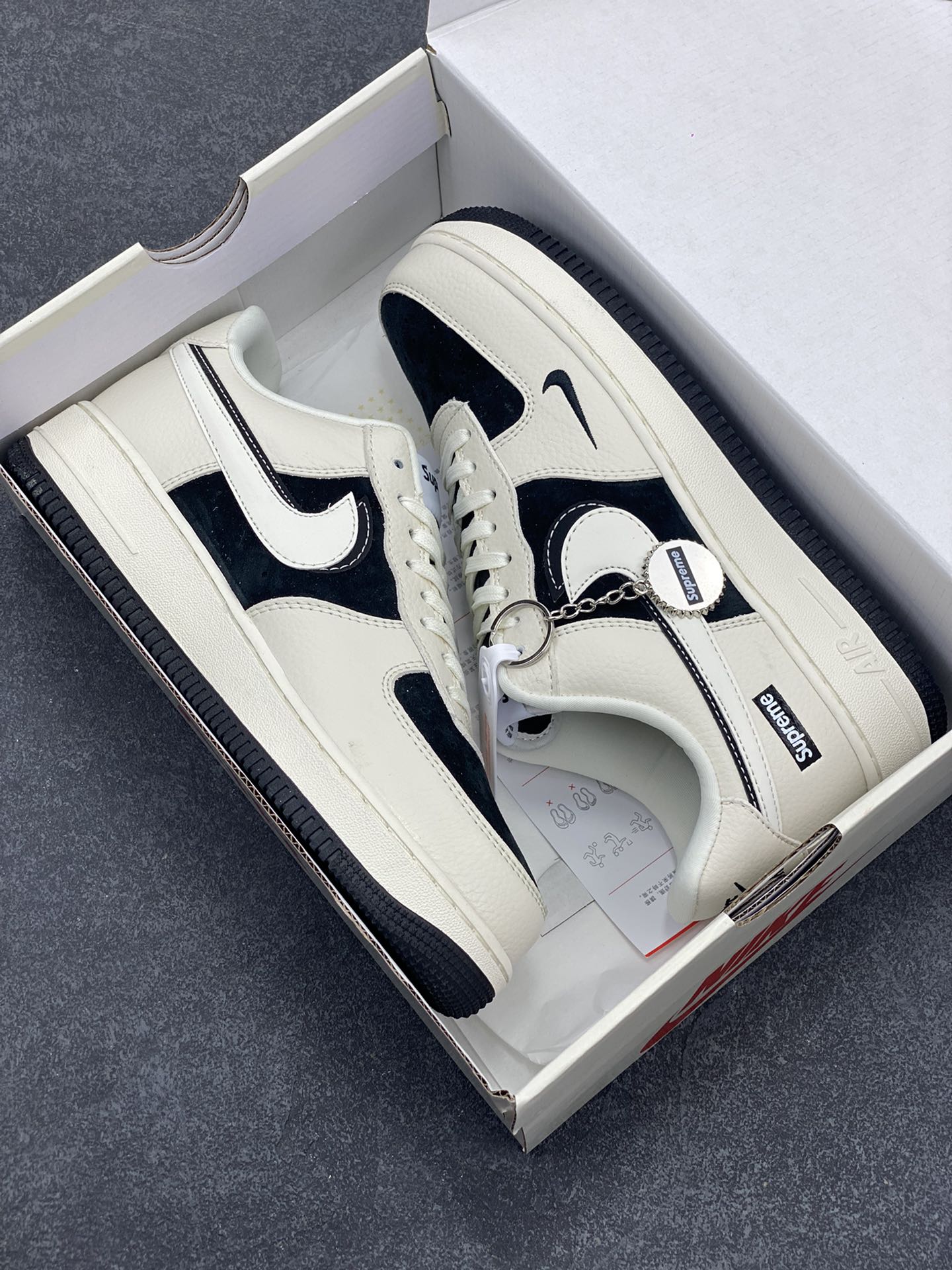 图片[9]-NIke Air Force 1 \’07 Low “Supreme联名–米黑双勾”空军一号 低帮 运动鞋 休闲鞋 折边针车 工艺难度大 原楦头原纸板 原装鞋盒 定制五金配件 内置全掌气垫 原厂鞋底 货号：DF0188-019 尺码：36 36.5 37.5 38 38.5 39 40 40.5 41 42 42.5 43 44 44.5 45-选品中心