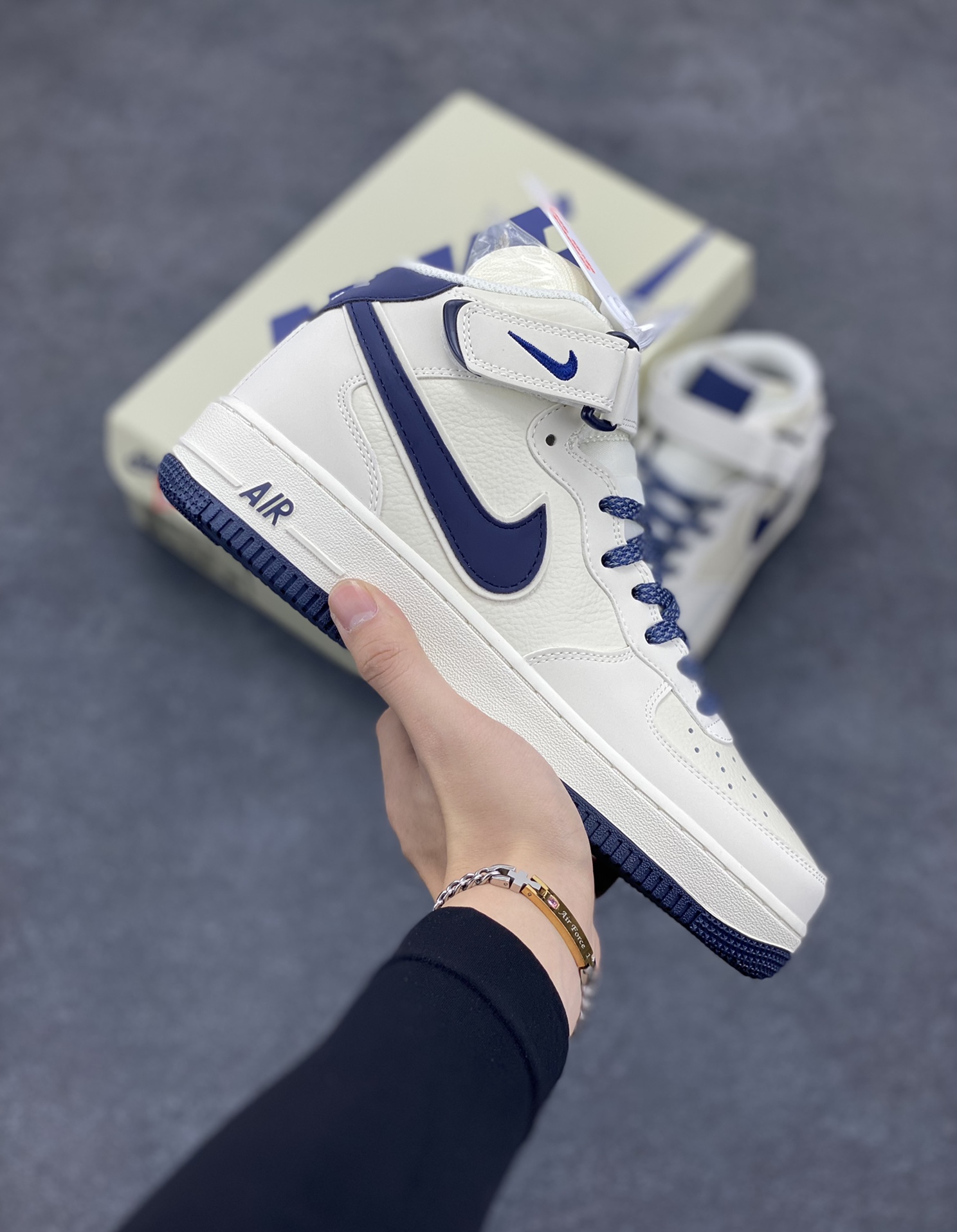 Nike Air Force 1 MID 米深蓝 满天星中帮空军一号休闲板鞋 客供高亮3m反光 定制头成皮料 定制鞋盒 原楦原纸板 纯正版型 内置全掌气垫 货号：SH0235-566 尺码：36 36.5 37.5 38 38.5 39 40 40.5 41 42 42.5 43 44 44.5 45-选品中心