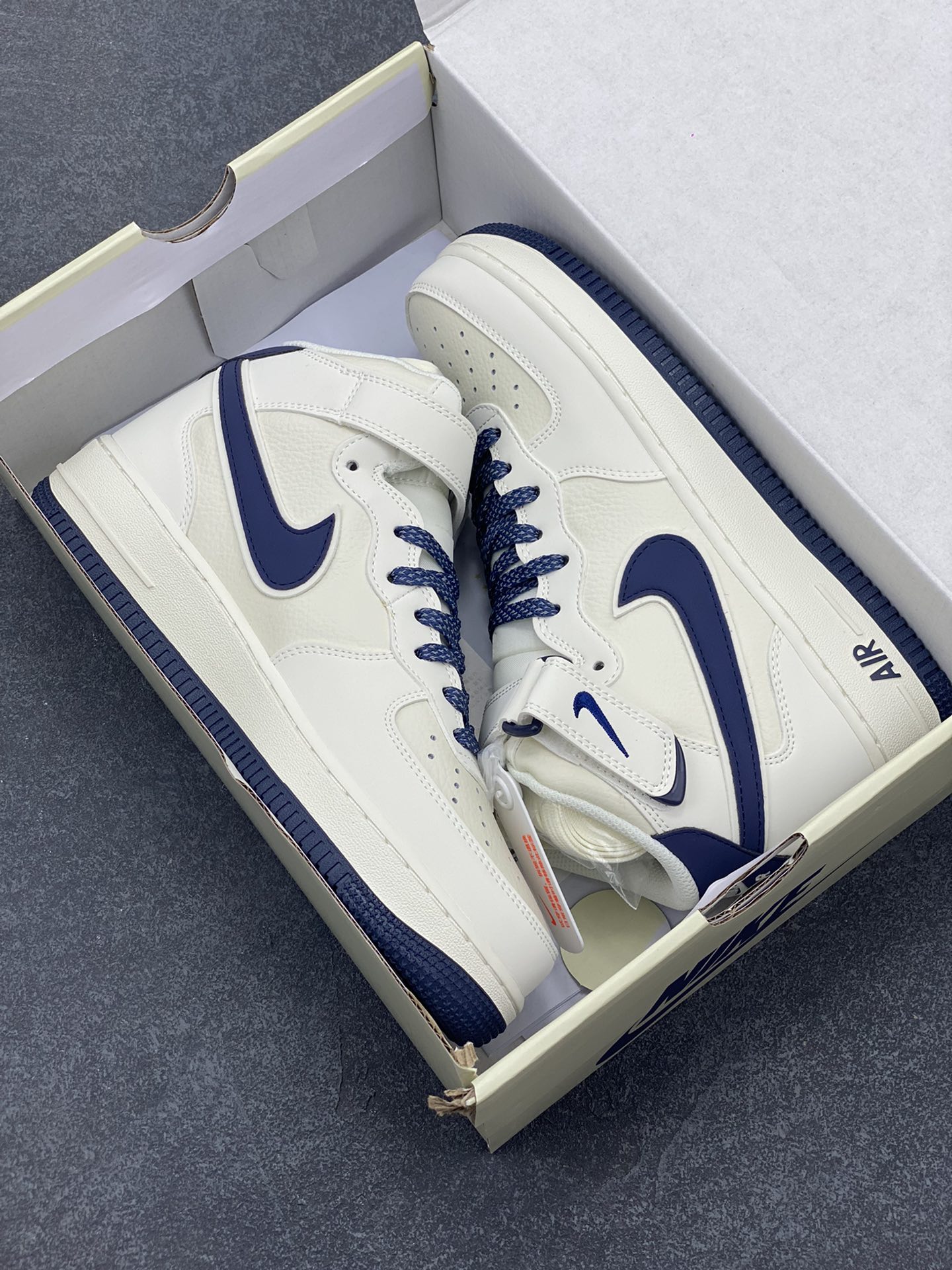 图片[9]-Nike Air Force 1 MID 米深蓝 满天星中帮空军一号休闲板鞋 客供高亮3m反光 定制头成皮料 定制鞋盒 原楦原纸板 纯正版型 内置全掌气垫 货号：SH0235-566 尺码：36 36.5 37.5 38 38.5 39 40 40.5 41 42 42.5 43 44 44.5 45-选品中心