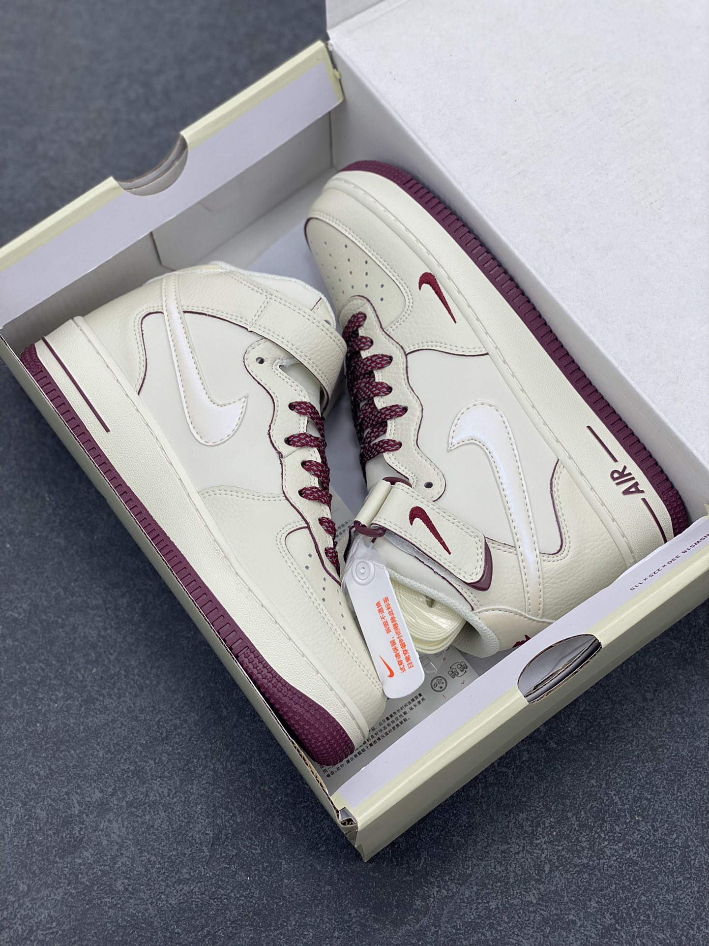 图片[9]-小红书爆款  Nike Air Force 1 MID \’07 “酒红珠光”小勾空军一号中帮休闲板鞋 3M反光 定制皮料 原楦原纸板 纯正版型 清洁度完美 内置全掌气垫 货号：SG2356-803 尺码：36 36.5 37.5 38 38.5 39 40 40.5 41 42 42.5 43 44 44.5 45-选品中心