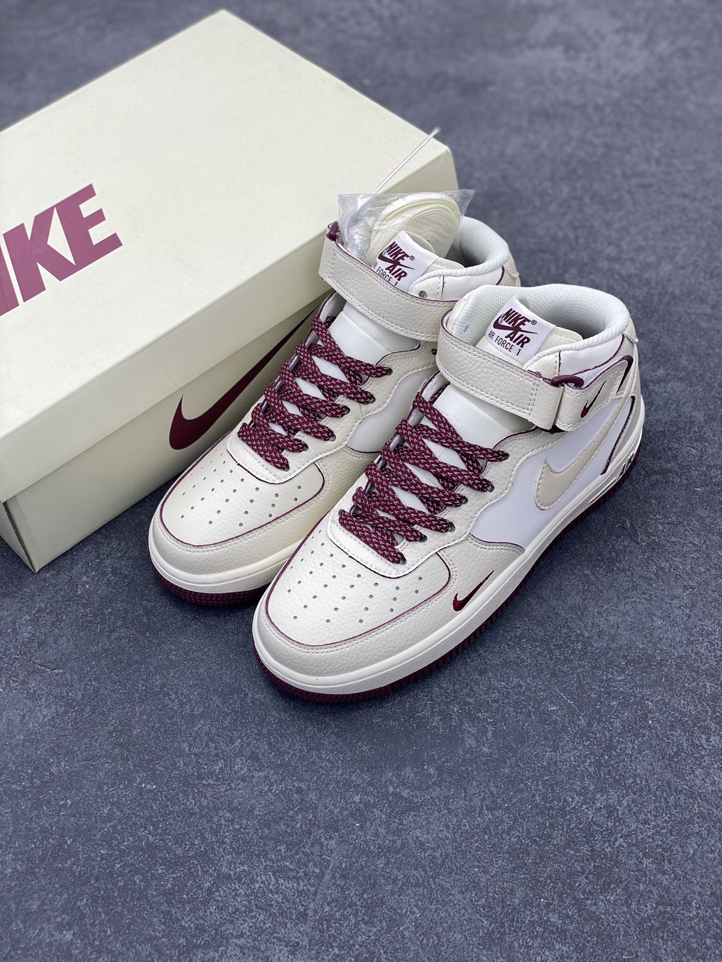 图片[8]-小红书爆款  Nike Air Force 1 MID \’07 “酒红珠光”小勾空军一号中帮休闲板鞋 3M反光 定制皮料 原楦原纸板 纯正版型 清洁度完美 内置全掌气垫 货号：SG2356-803 尺码：36 36.5 37.5 38 38.5 39 40 40.5 41 42 42.5 43 44 44.5 45-选品中心