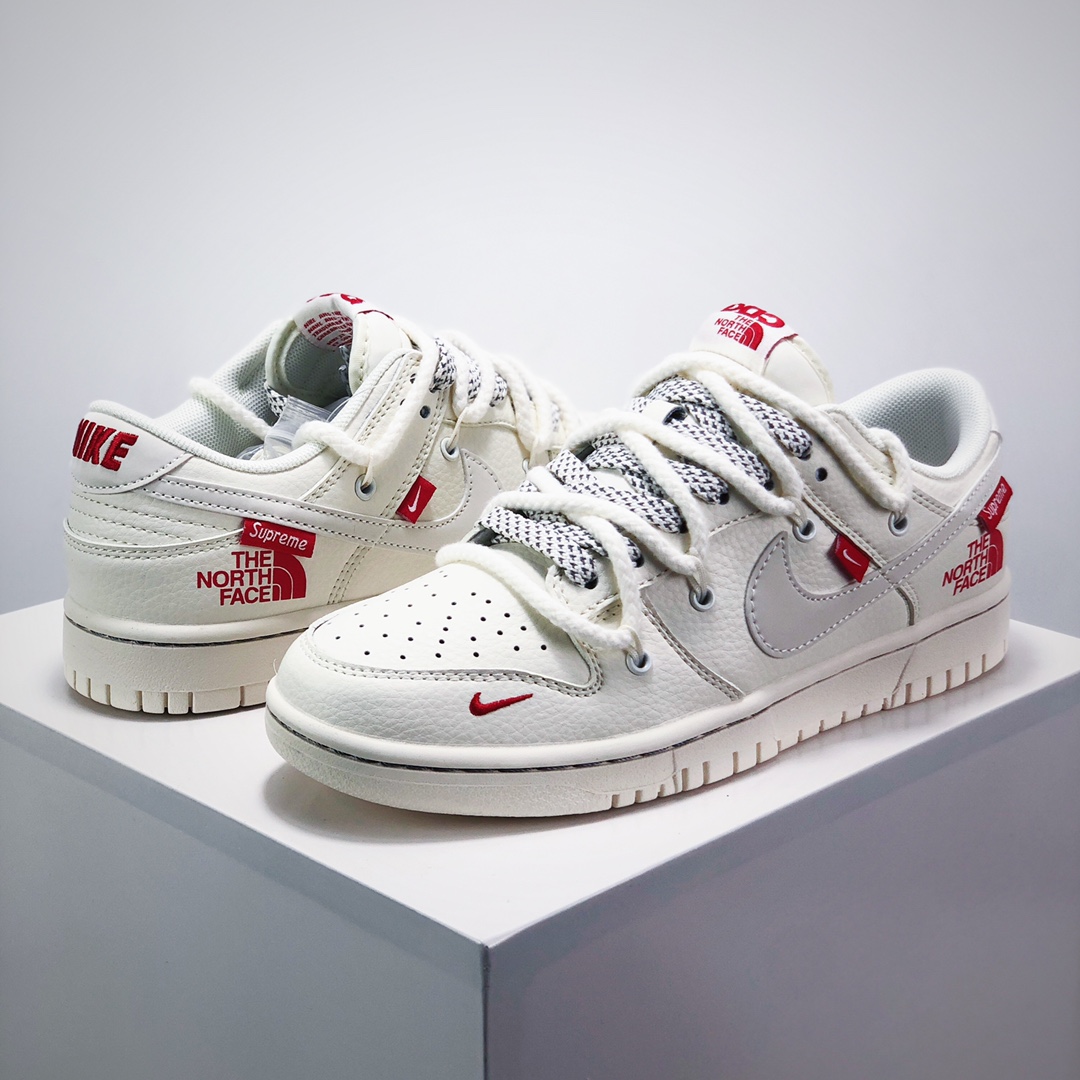 💰280
海外爆款限量发售！公司级 Nike SB Dunk Low“北面xSUPREME系列——绑带米黄白勾” 周年高端定制 低帮休闲板鞋 定制鞋盒 大厂纯原品质出货 超高清洁度 皮料切割干净无任何毛边 细节完美 
货号：YX5066-229
Size:36 36.5 37.5 38 36.5 39 40 40.5 41 42 42.5 43 44 44.5 45