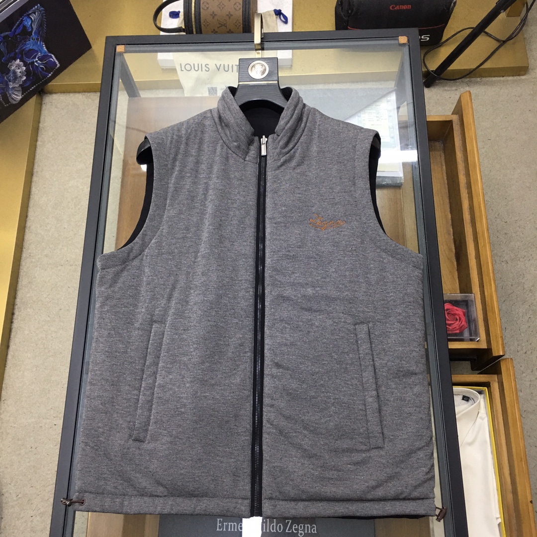  专柜新品🌹 🆕【 Z*GNA 杰尼亚】🆕
男装双面两穿休闲马甲
海外贸易公司品控，出口保加利亚的海外订
