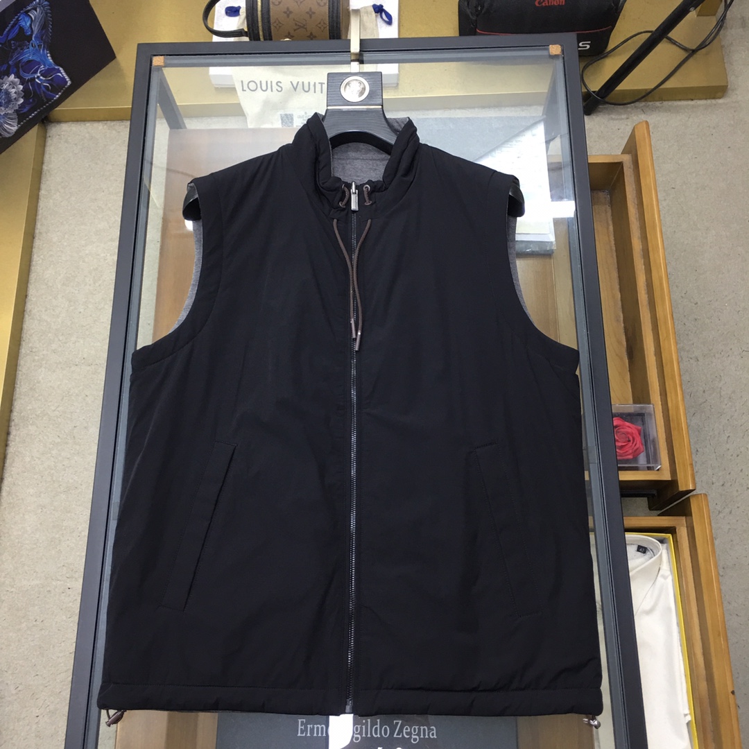  专柜新品🌹 🆕【 Z*GNA 杰尼亚】🆕
男装双面两穿休闲马甲
海外贸易公司品控，出口保加利亚的海外订
