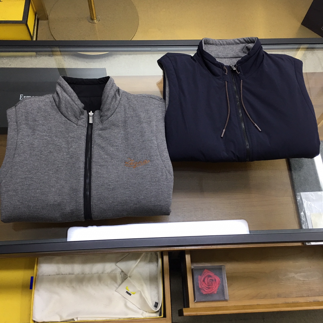  专柜新品🌹 🆕【 Z*GNA 杰尼亚】🆕
男装双面两穿休闲马甲
海外贸易公司品控，出口保加利亚的海外订
