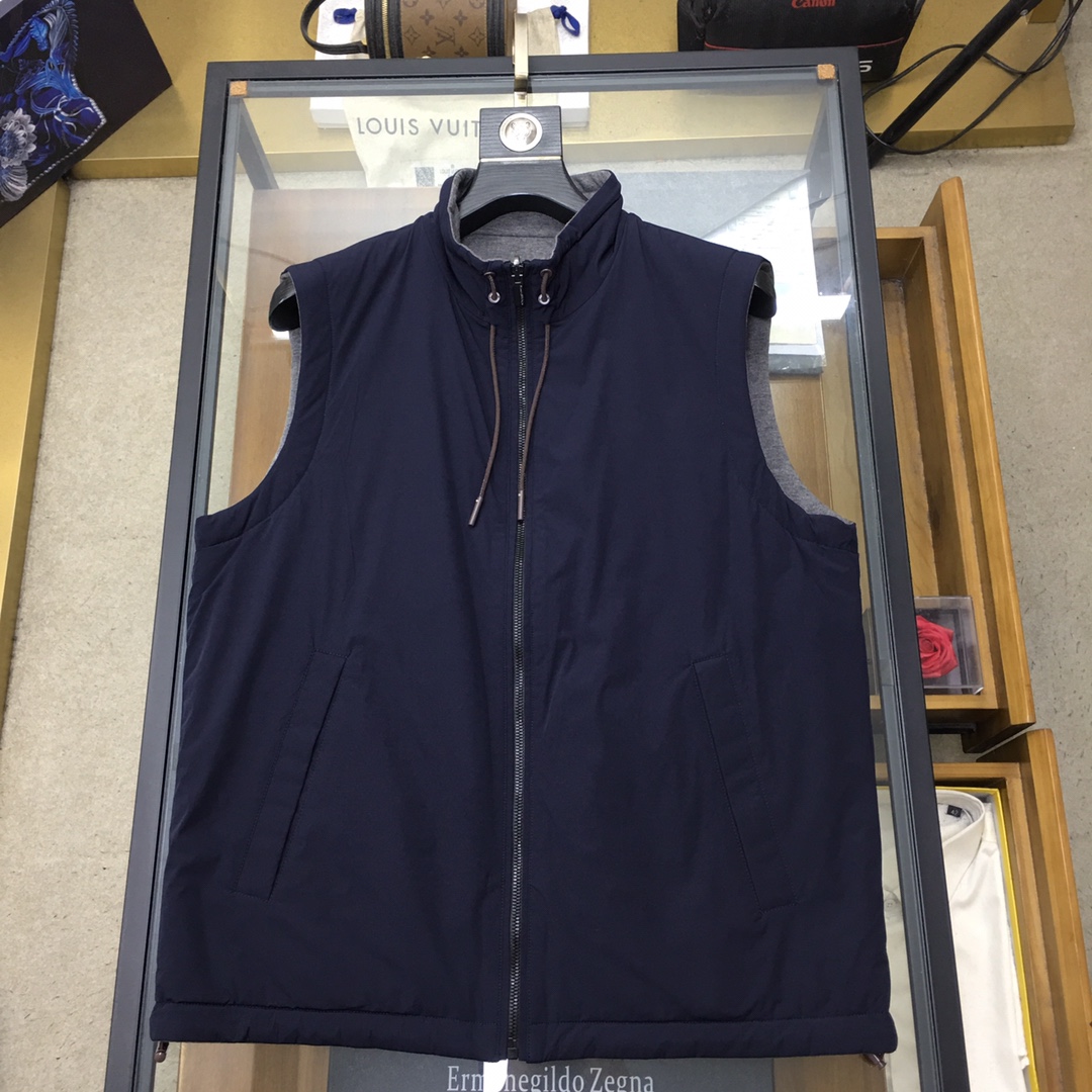  专柜新品🌹 🆕【 Z*GNA 杰尼亚】🆕
男装双面两穿休闲马甲
海外贸易公司品控，出口保加利亚的海外订