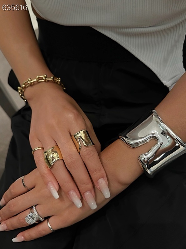 Tiffany & Co. TFN蒂芙妮Tiffany欧美 走秀款夸张金属光面手镯 Elsa Peretti系列开口手镯致敬自然之美
