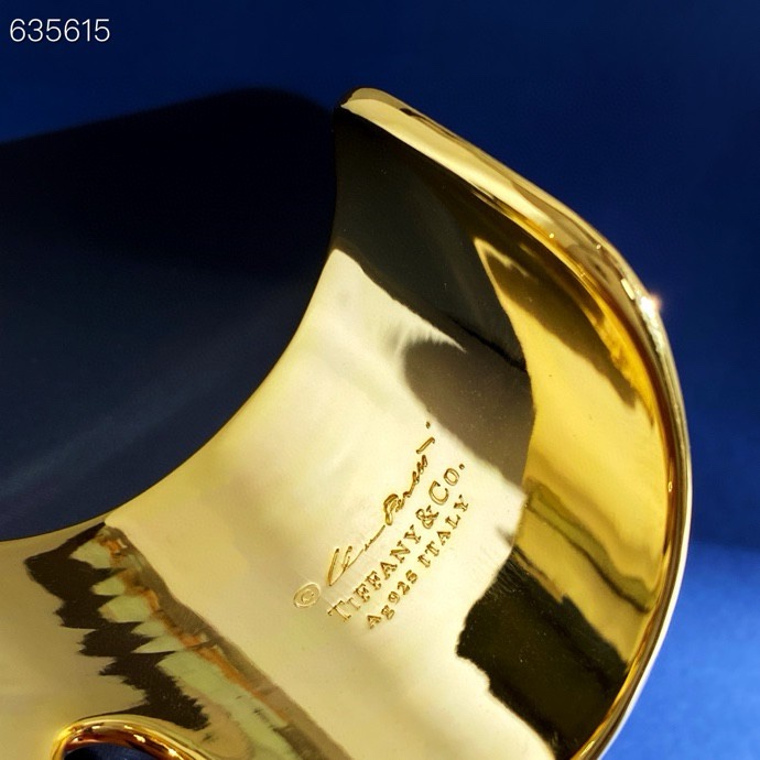Tiffany & Co. TFN蒂芙妮Tiffany欧美 走秀款夸张金属光面手镯 Elsa Peretti系列开口手镯致敬自然之美