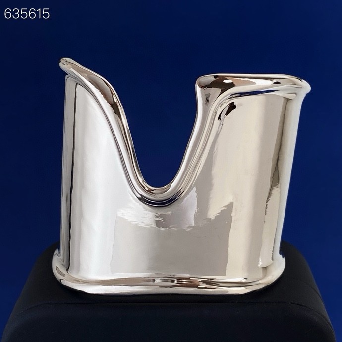 Tiffany & Co. TFN蒂芙妮Tiffany欧美 走秀款夸张金属光面手镯 Elsa Peretti系列开口手镯致敬自然之美