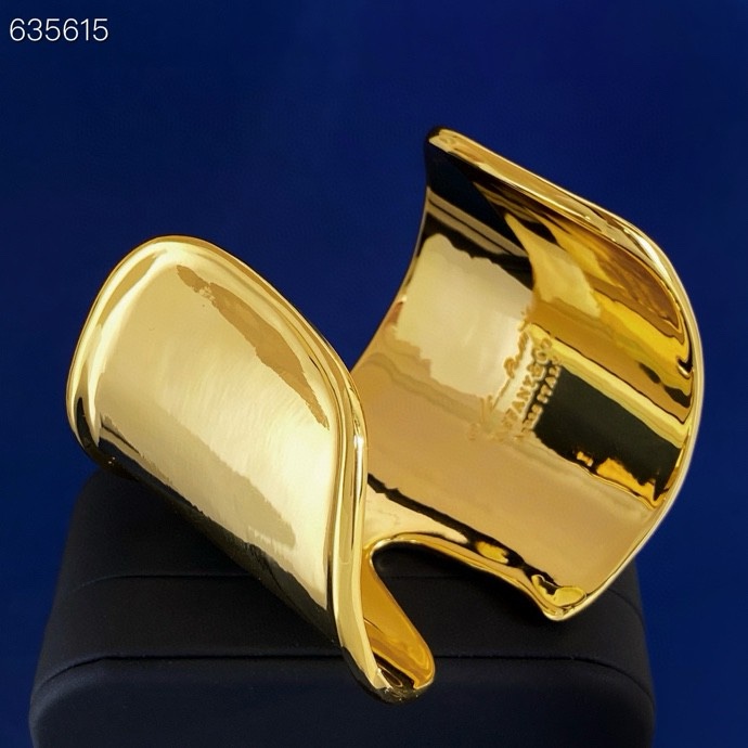 Tiffany & Co. TFN蒂芙妮Tiffany欧美 走秀款夸张金属光面手镯 Elsa Peretti系列开口手镯致敬自然之美