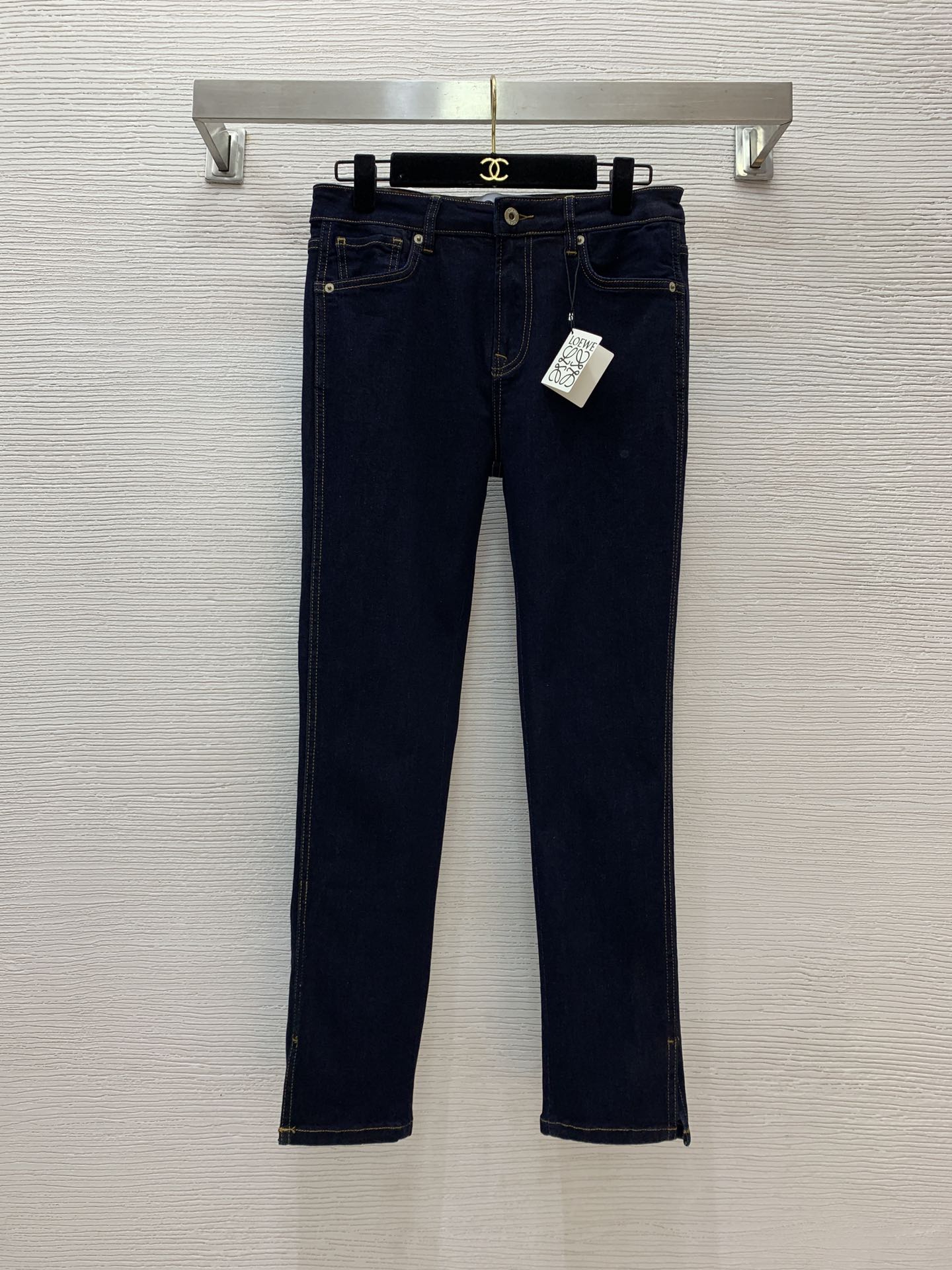 NO:311349,Model number G24121637 LOEW* newest high-end custom original letter logo hardware accessories, trouser legs side slits fashionable and versatile elastic small feet jeans and trousers!  Dark blue, 26.27.28.29.30 (28 size waist circumference 72~78 high elasticity, trousers length 92, loewe, jeans, alexander wang19860909款号G24121637 LOEW*新款 高端定制原版字母logo五金配件、裤脚侧开叉时尚百搭弹力小脚牛仔裤长裤！深蓝色,26.27.28.29.30（28码腰围72～78高弹,裤长92,,loewe,jeans,alexander wang,Women's clothing