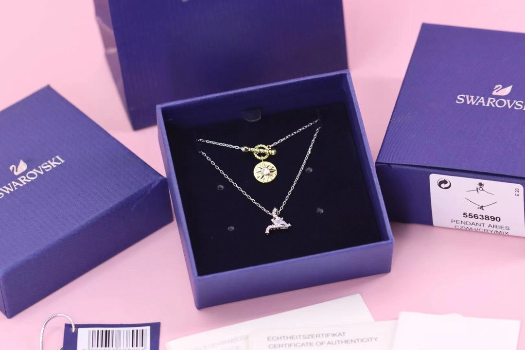  Swarovski 十二星座 锁骨项链

挑选属于你的星座，在星座符号上镶嵌细致的施华洛世奇水晶，搭配