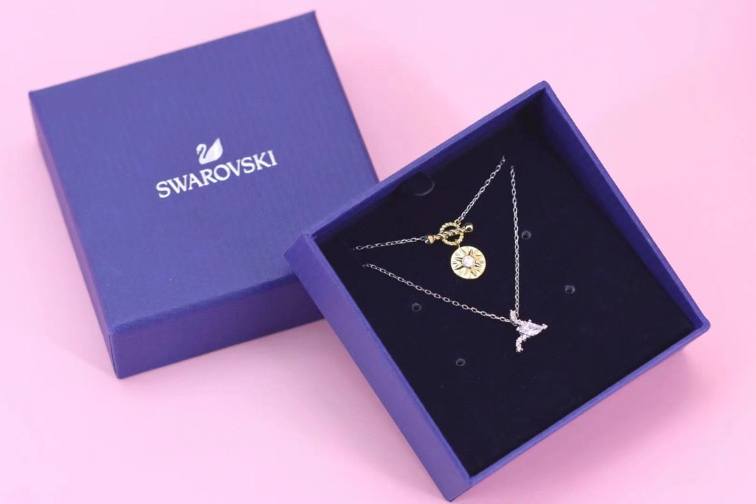  Swarovski 十二星座 锁骨项链

挑选属于你的星座，在星座符号上镶嵌细致的施华洛世奇水晶，搭配