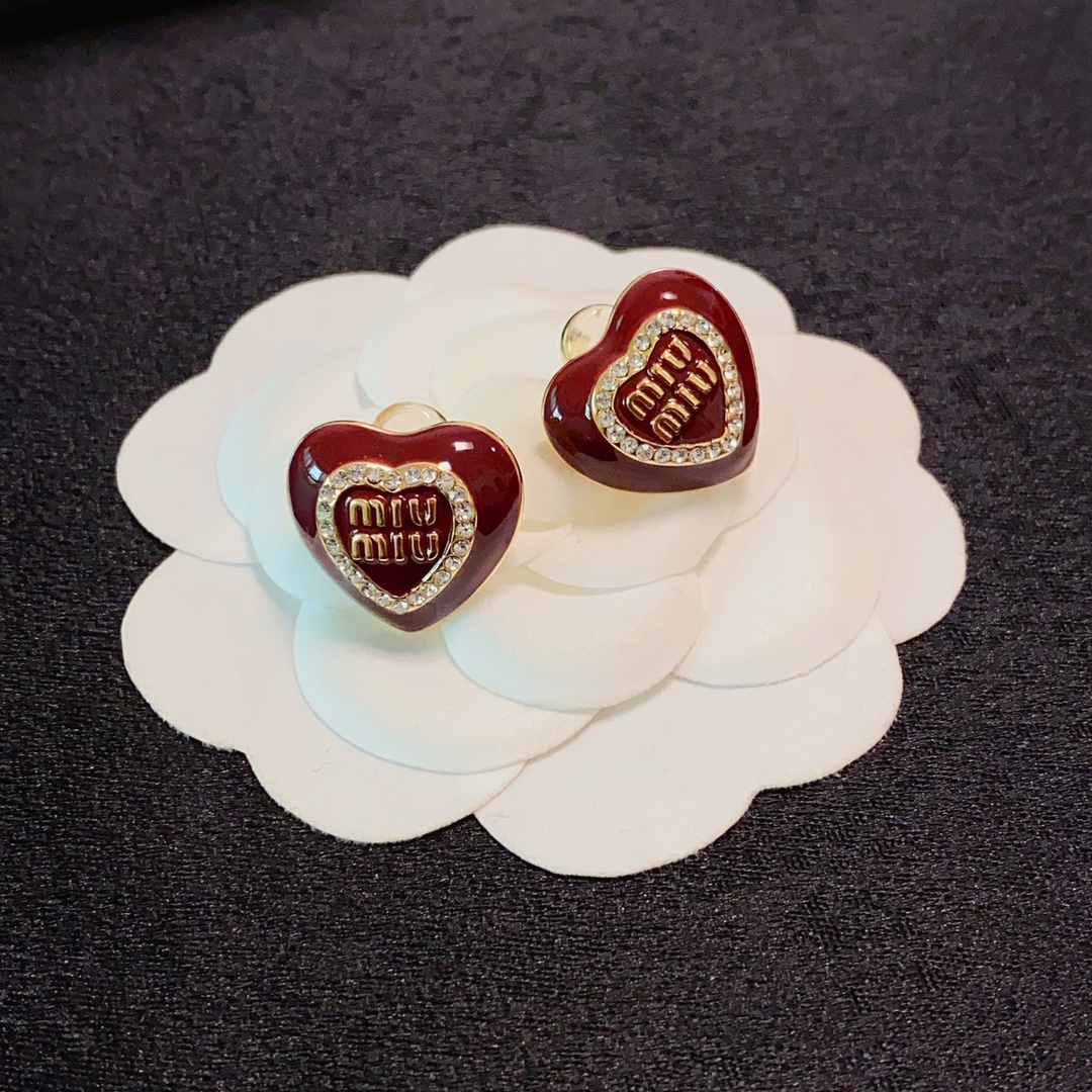 Miu Miu 新款 缪缪（MIUMIU）字母爱心镶钻设计新年红耳钉