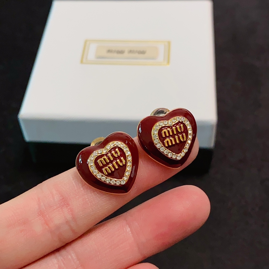 Miu Miu 新款 缪缪（MIUMIU）字母爱心镶钻设计新年红耳钉