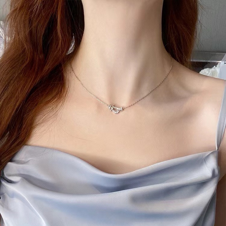 NO:113811,New products are released. The hot wire Fred Fred is a neutral high-quality necklace with full diamond, half diamond, and diamondless small horseshoe buckle. The brand of fashion, exquisite FORCE series necklaces, high-end customization~ Yajin micro-electroplating 18k gold craftsmanship, Seiko horseshoe buckle necklace!  The upper body effect is very versatile. Internet celebrity experts. A must-have item for fashion. Three-color rose gold, gold and silver buttons. The same couple style for men and women. The jewelry is boutique, necklace, gold19860909新品发布火爆钢丝费雷德 Fred斐登满钻、半钻、无钻小马蹄扣中性款高品质项链大牌 时尚 精致FORCE 系列项链高端定制～亚金微电镀18k金工艺 精工马蹄扣头项链！上身效果非常百搭 网红达人 时尚一族必备单品 玫瑰金、黄金、银色扣头三色男女同款情侣款,饰品精品,necklace,gold,Jewelry