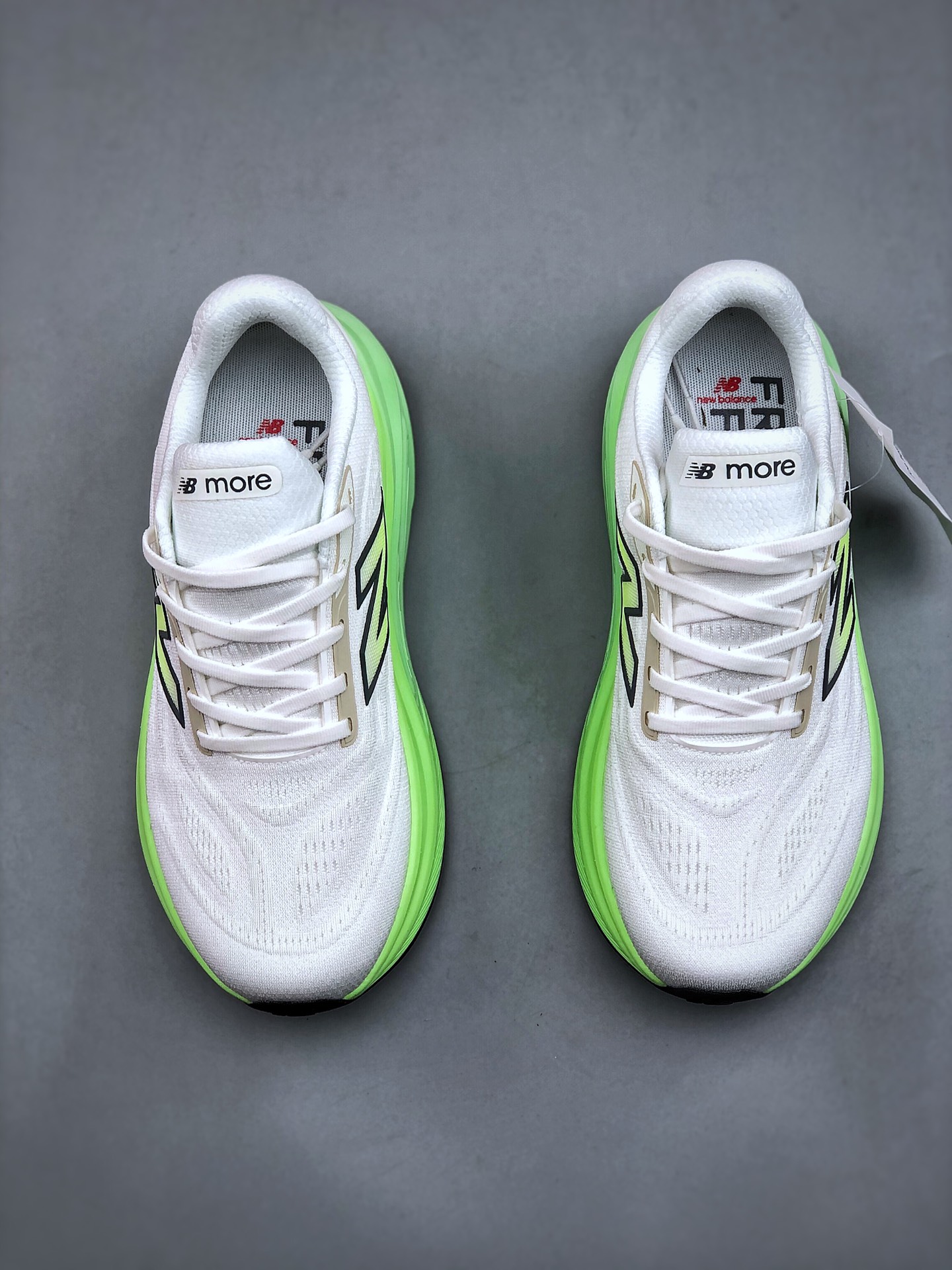💰280K  New Balance Fresh Foam More Trail NB复古低帮透气轻便跑步鞋  货号MMORLG6
尺码：36-45（半）