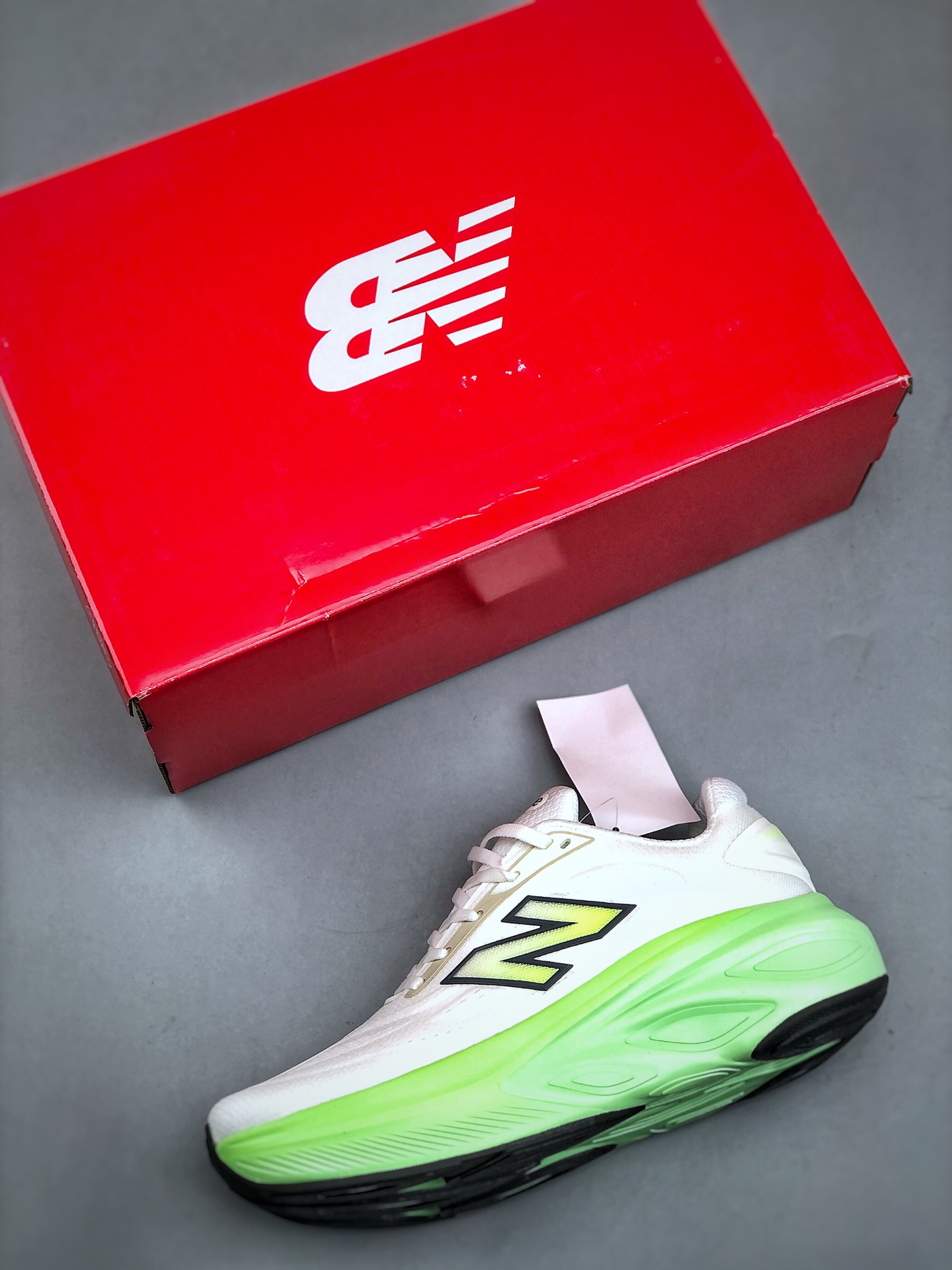 💰280K  New Balance Fresh Foam More Trail NB复古低帮透气轻便跑步鞋  货号MMORLG6
尺码：36-45（半）