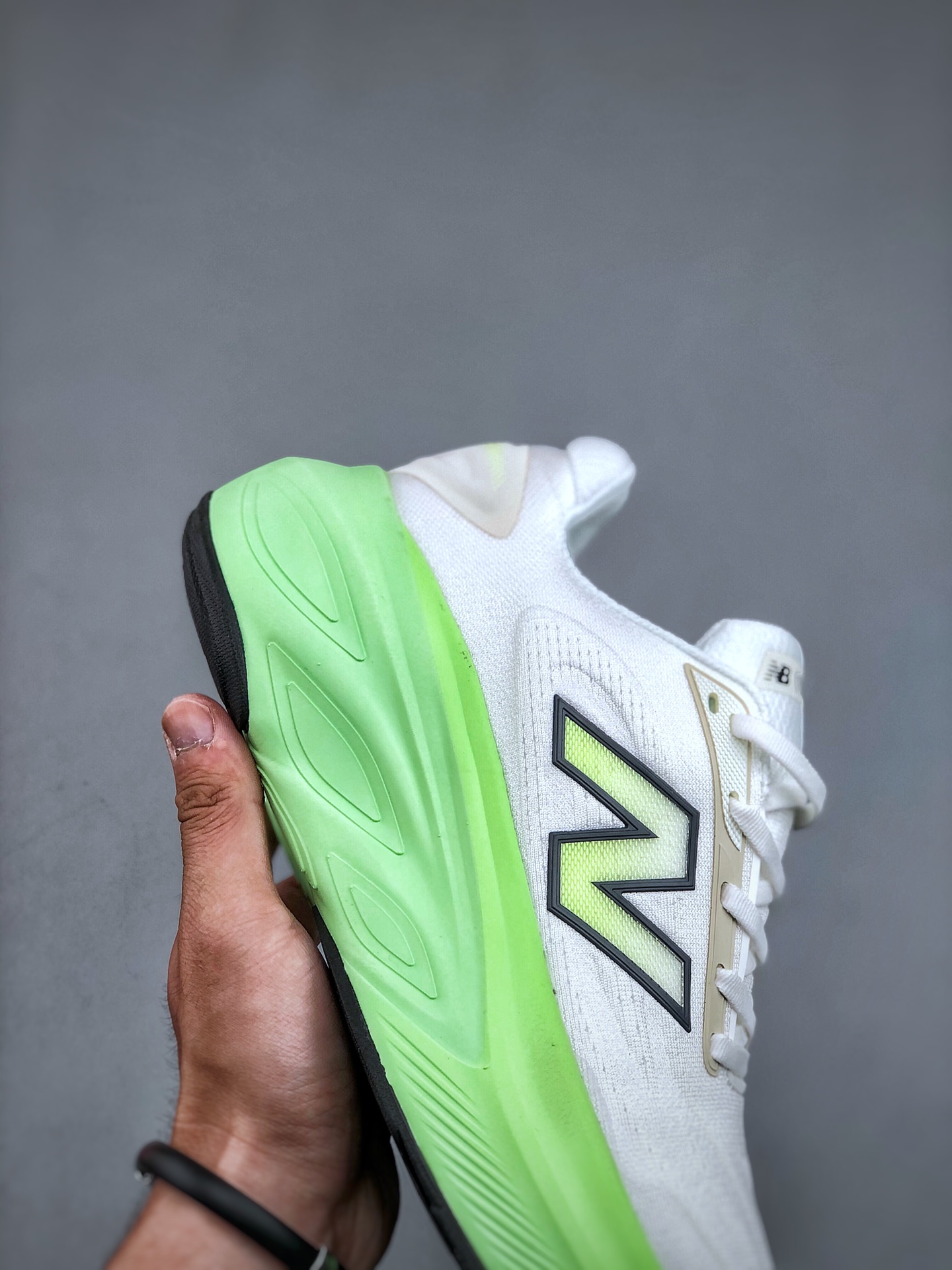 💰280K  New Balance Fresh Foam More Trail NB复古低帮透气轻便跑步鞋  货号MMORLG6
尺码：36-45（半）