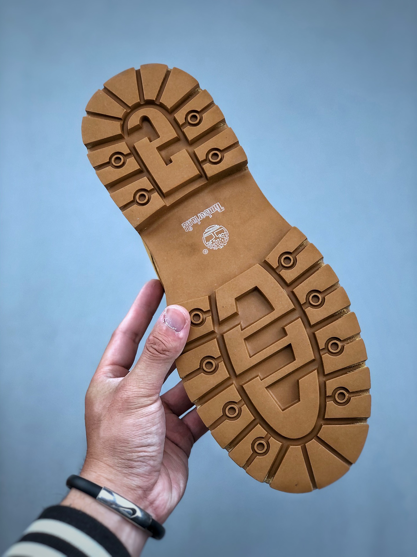 💰真标190💰公司级280💰纯原380 新货🚀Timberland添柏岚/天伯伦户外高帮休闲大黄靴系列 #广东大厂品质 原盒原包装 #24ss新款 时尚潮流搭配 面料采用意大利🇮🇹顶级磨砂细纹牛皮 搭配防臭防腐真皮乳胶鞋垫 大底到五金都是代工厂原材料制作 同原版固特异永不开胶工艺 好货不杀猪 首单质量严格把控 全网独家首发 品质毋庸置疑 全套官网统一包装 给您完美的穿着体验 质量考究耐穿 型男必备 专治不帅 高品质脚感一流 今年冬季防寒户外专用 日常随意搭配 尺码：41-45