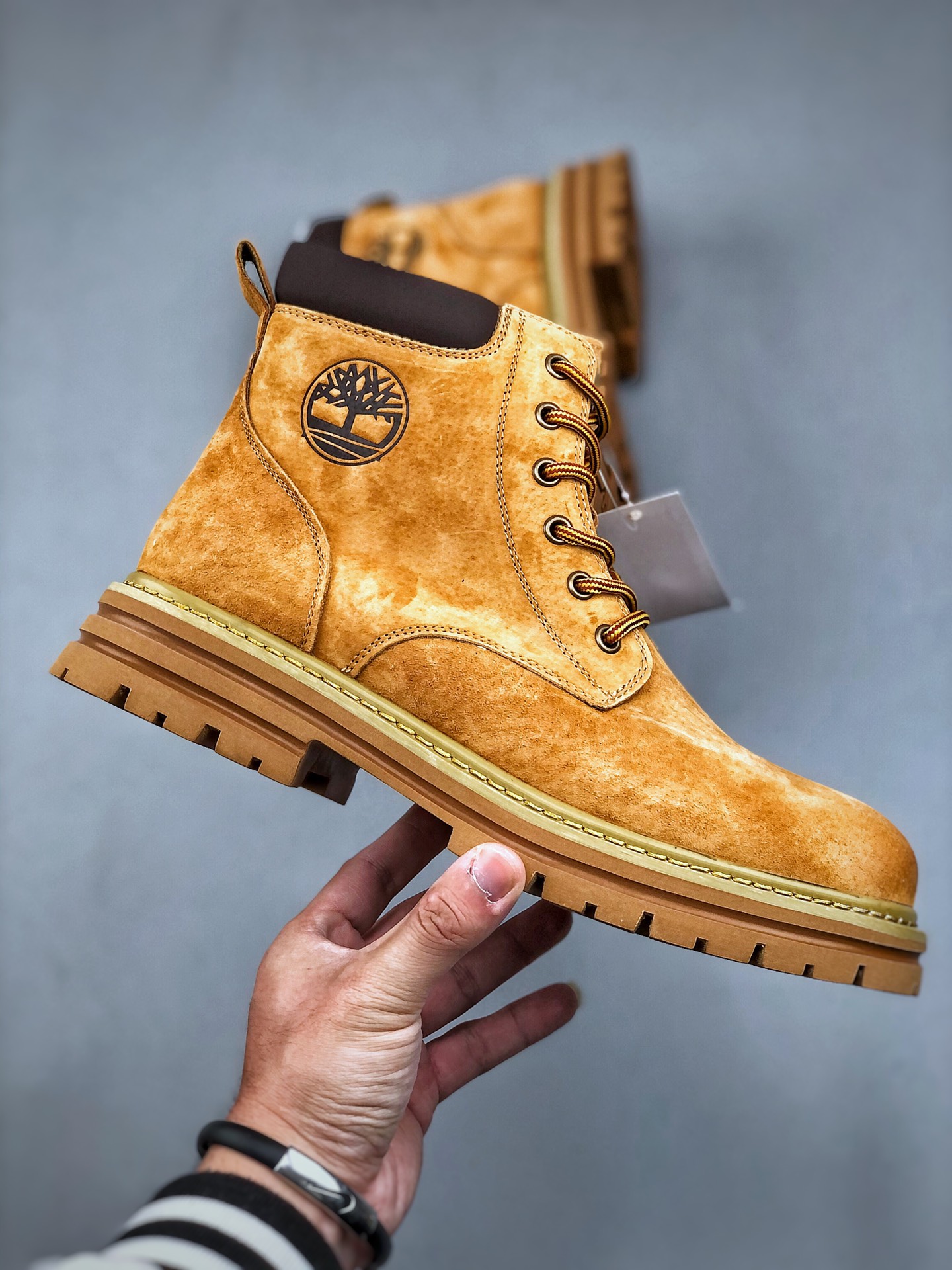 💰真标190💰公司级280💰纯原380 新货🚀Timberland添柏岚/天伯伦户外高帮休闲大黄靴系列 #广东大厂品质 原盒原包装 #24ss新款 时尚潮流搭配 面料采用意大利🇮🇹顶级磨砂细纹牛皮 搭配防臭防腐真皮乳胶鞋垫 大底到五金都是代工厂原材料制作 同原版固特异永不开胶工艺 好货不杀猪 首单质量严格把控 全网独家首发 品质毋庸置疑 全套官网统一包装 给您完美的穿着体验 质量考究耐穿 型男必备 专治不帅 高品质脚感一流 今年冬季防寒户外专用 日常随意搭配 尺码：41-45