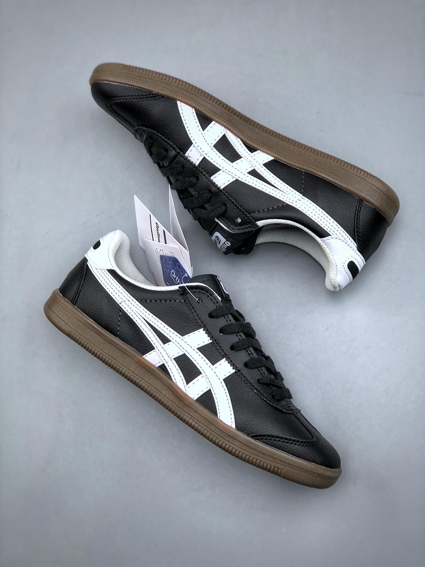 Onitsuka Tiger Tokuten 复古低帮休闲跑鞋 TOKUTEN的灵感来源于80年代的室内用鞋 T-TOE前足补强设计 9