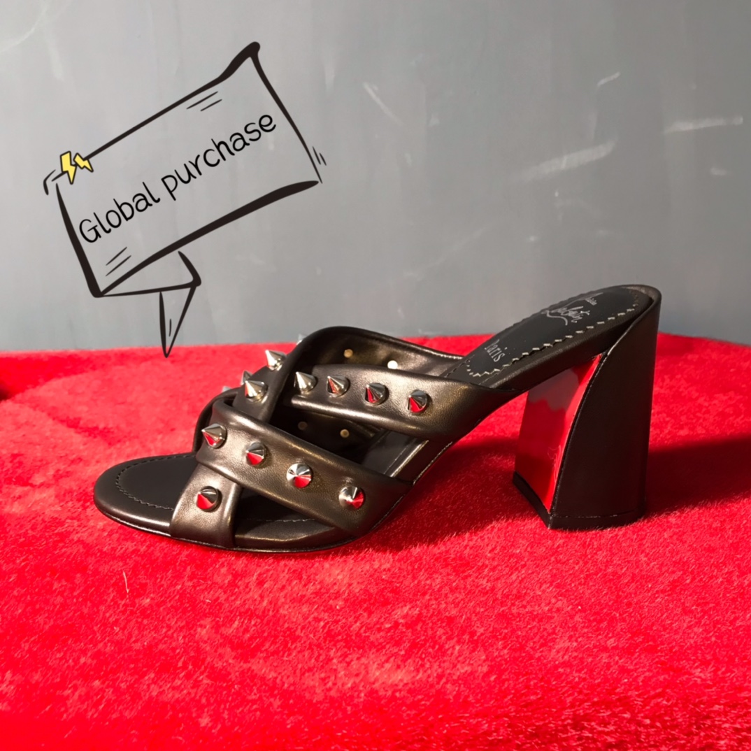 NO:100422,High-end customization 2025 spring and summer classic series!  H8.5Cm, size 34-42. Customized non-return or exchange official website synchronization. L39160 black sheepskin, black sheepskin footrest. Silver large rivets Standard European code Reference:L39160 Color:black/black Material:cowhide Lining:goat leather Heel height:8.5Cm Sole:leather sole Size:EU 34-42 (US 4-11):,,christian louboutin,sheepskin19860909高端订制 2025春夏精典款系列！ H8.5Cm,尺码34-42码.订制不退不换官网同步.L39160黑绵羊皮,黑羊皮里车垫脚.银大铆钉 标准欧码 Reference:L39160 Color:black/black Material:cowhide Lining:goat leather Heel heigh:8.5Cm Sole:leather sole Size:EU 34－42（US 4一11) :,,christian louboutin,sheepskin,Women's Shoes