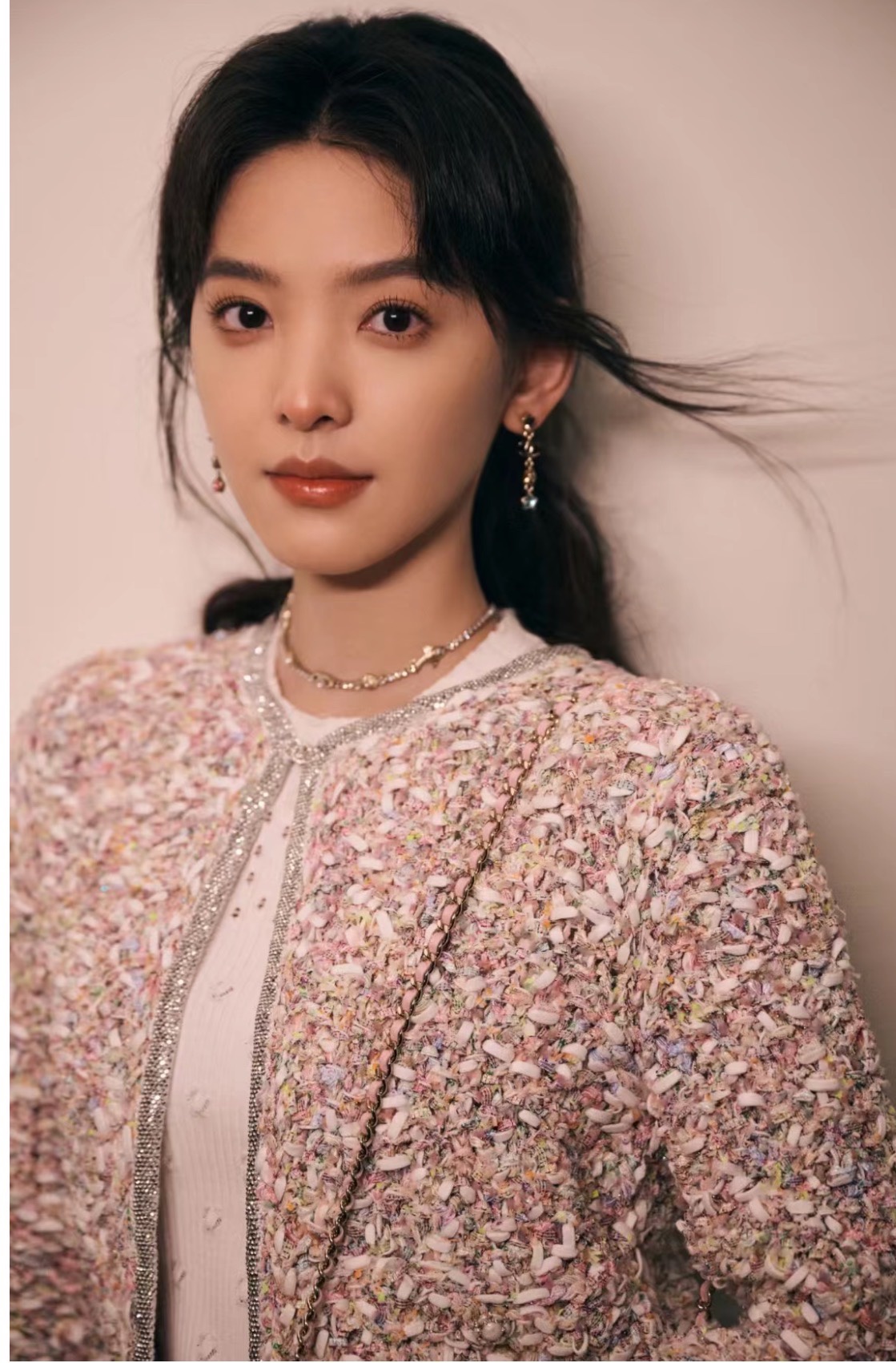 NO:634517,88240 Today’s new product purchase is the same style as Zhang Ruonan from yb. 25C new gold full diamond double C multi-accessory silver row diamond necklace. Fish, sea urchin, shell and four-leaf clover cool C. Various marine element accessories are dreamy and cute. Matched with row diamond chain contrasting color design, very fashionable and personalized. Exclusively purchased from yb customized. Brass material Swarovski diamond, necklace, Cartier high-end jewelry1986090988240 今日新品购入yb 章若楠同款 25C新款金色满钻双C多配件银色排钻项链 鱼海胆贝壳四叶草爽C 多种海洋元素小配件梦幻又可爱 搭配排钻链条撞色设计 非常时髦个性 独家购入yb定制 黄铜材质 施华洛钻,,necklace,卡迪亚高端饰品,Jewelry