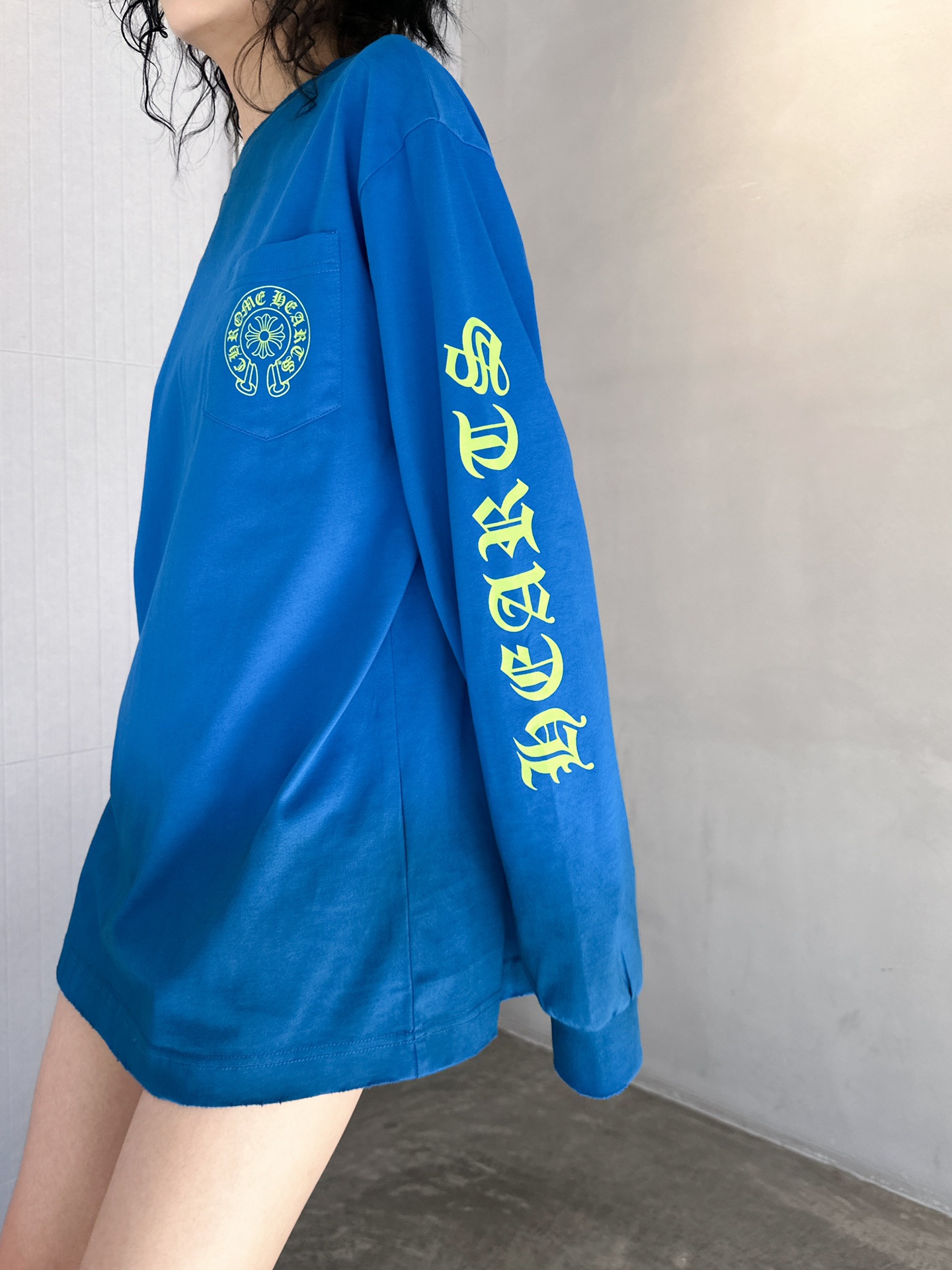 克罗心️新款t恤纯棉面料手感柔软上身舒适领口二本针加固机洗不易变形胸前袖边胶印搭配简约百搭设计感十足宽松