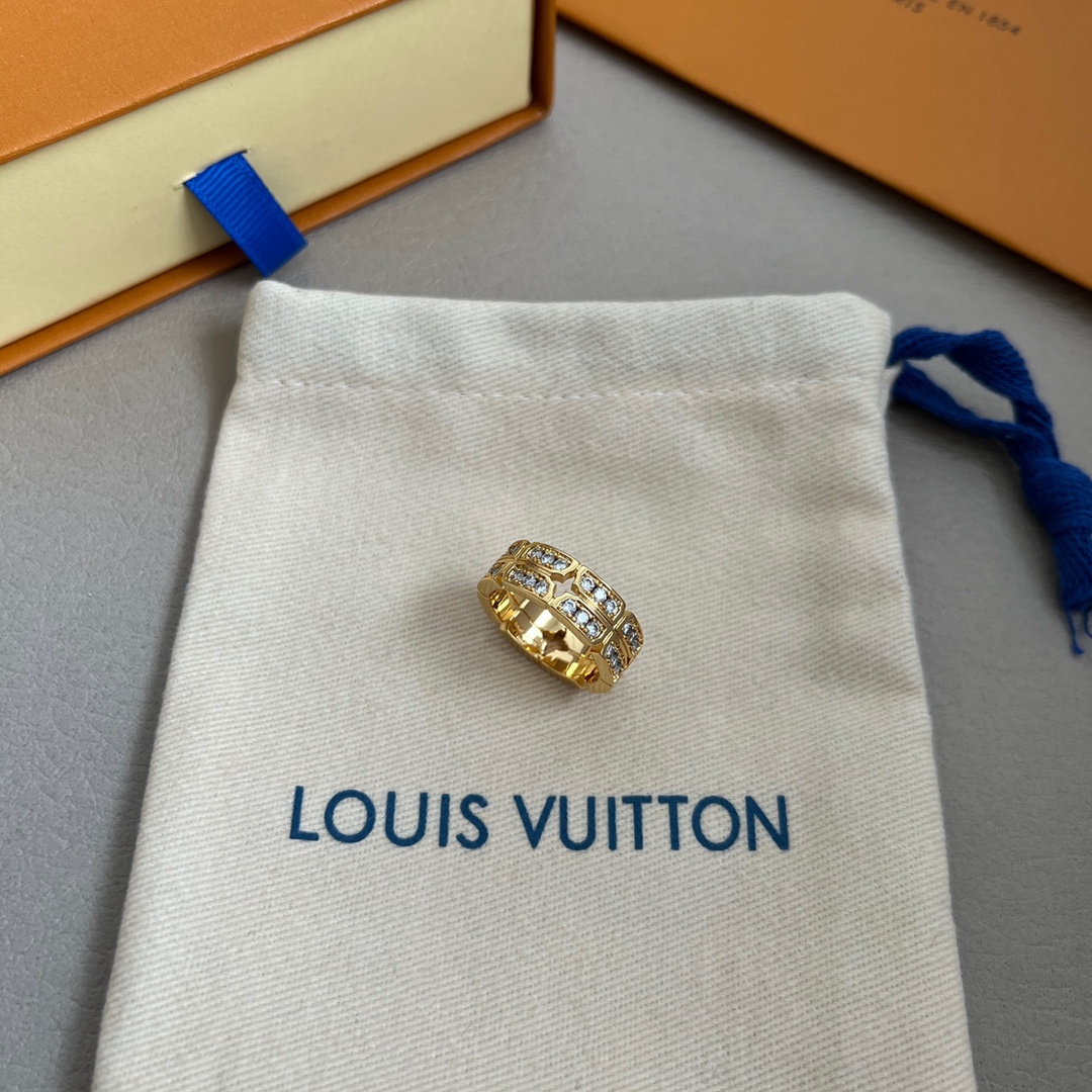 新款原单货LV新款戒指LouisVuitton路易威登戒指专柜一致材质火爆款出货设计独特复古前卫男神美女